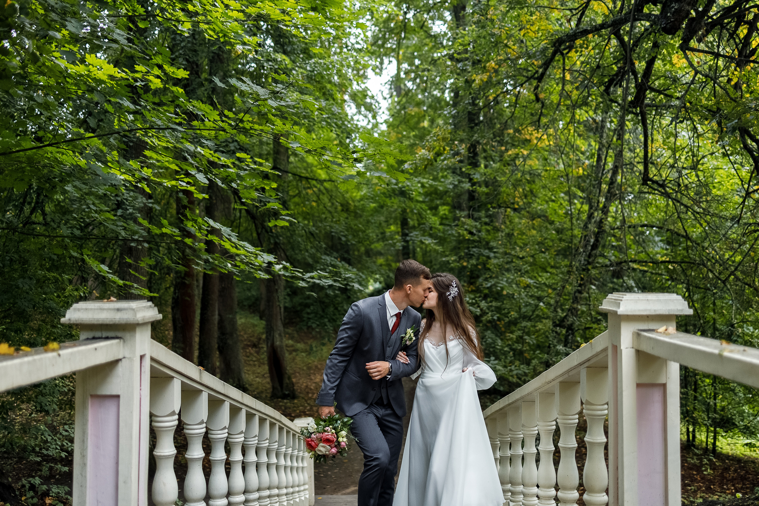 Традиционная свадебная церемония и романтическая фотосессия в парке. Олег Сверчков | Свадебный фотограф Вологда