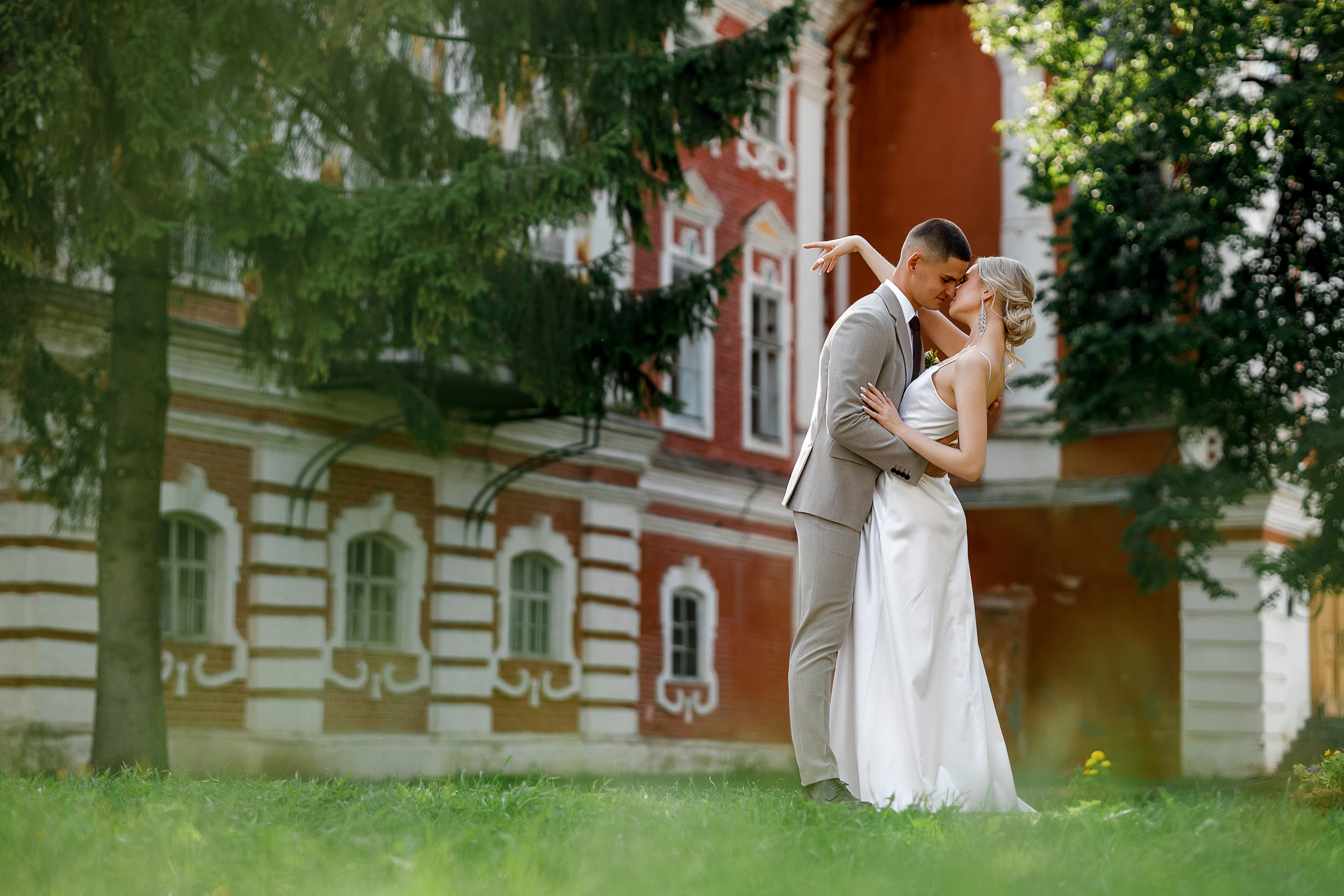 Романтическая фотосессия в самом центре города. Олег Сверчков | Свадебный фотограф Вологда