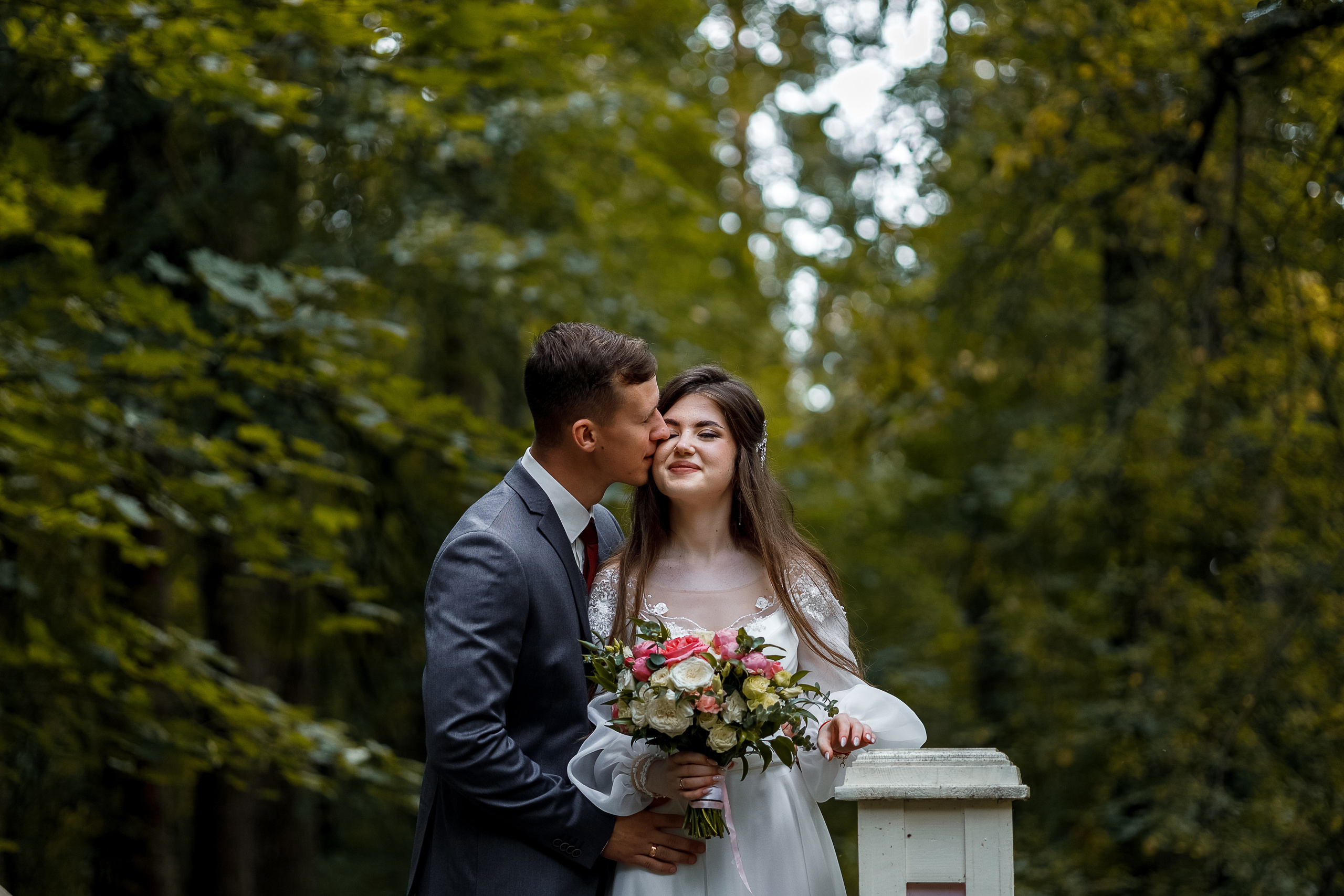 Традиционная свадебная церемония и романтическая фотосессия в парке. Олег Сверчков | Свадебный фотограф Вологда