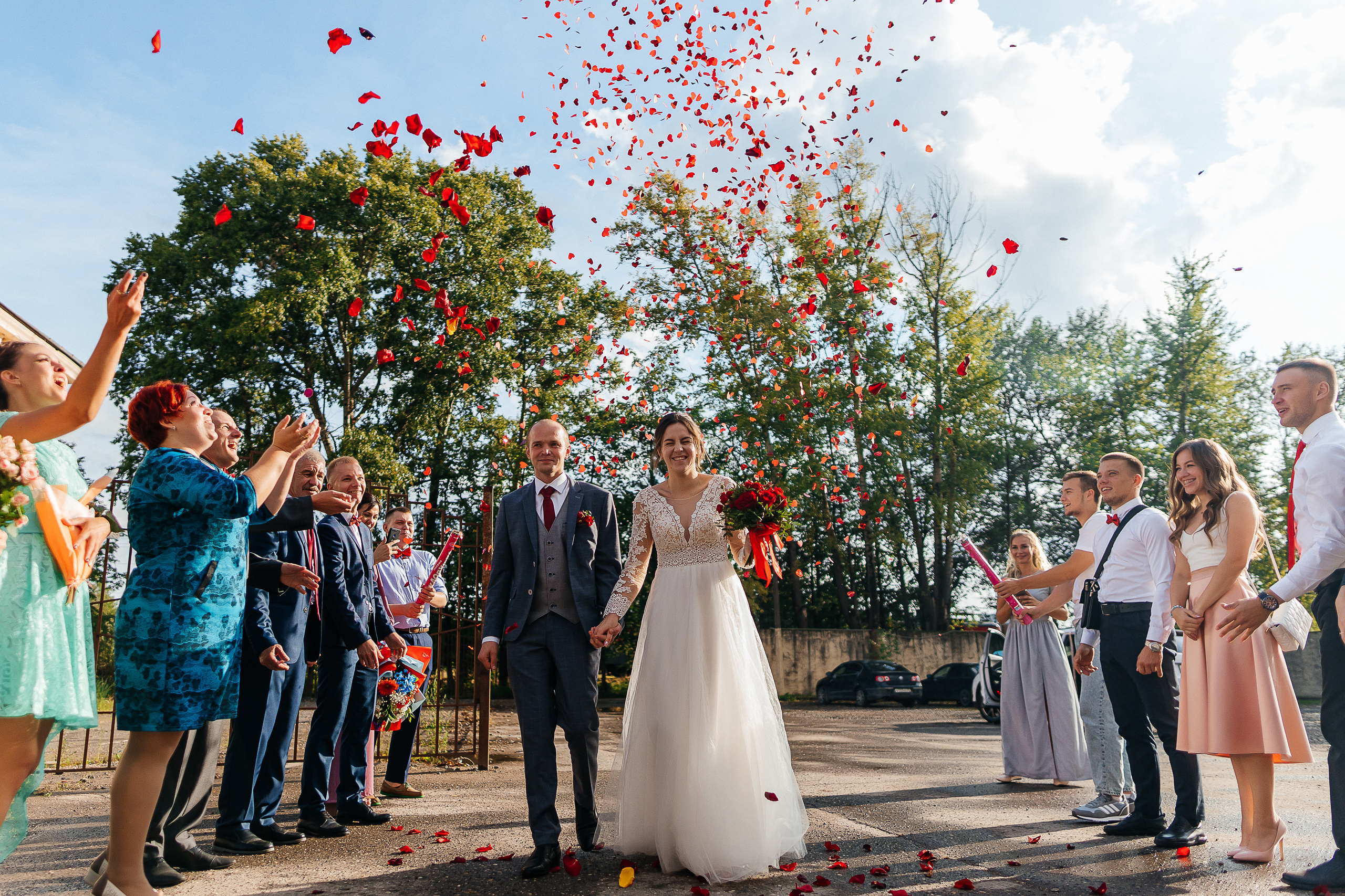 Выдержанный образ невесты на фотосессии в исторической части города. Олег Сверчков | Свадебный фотограф Вологда