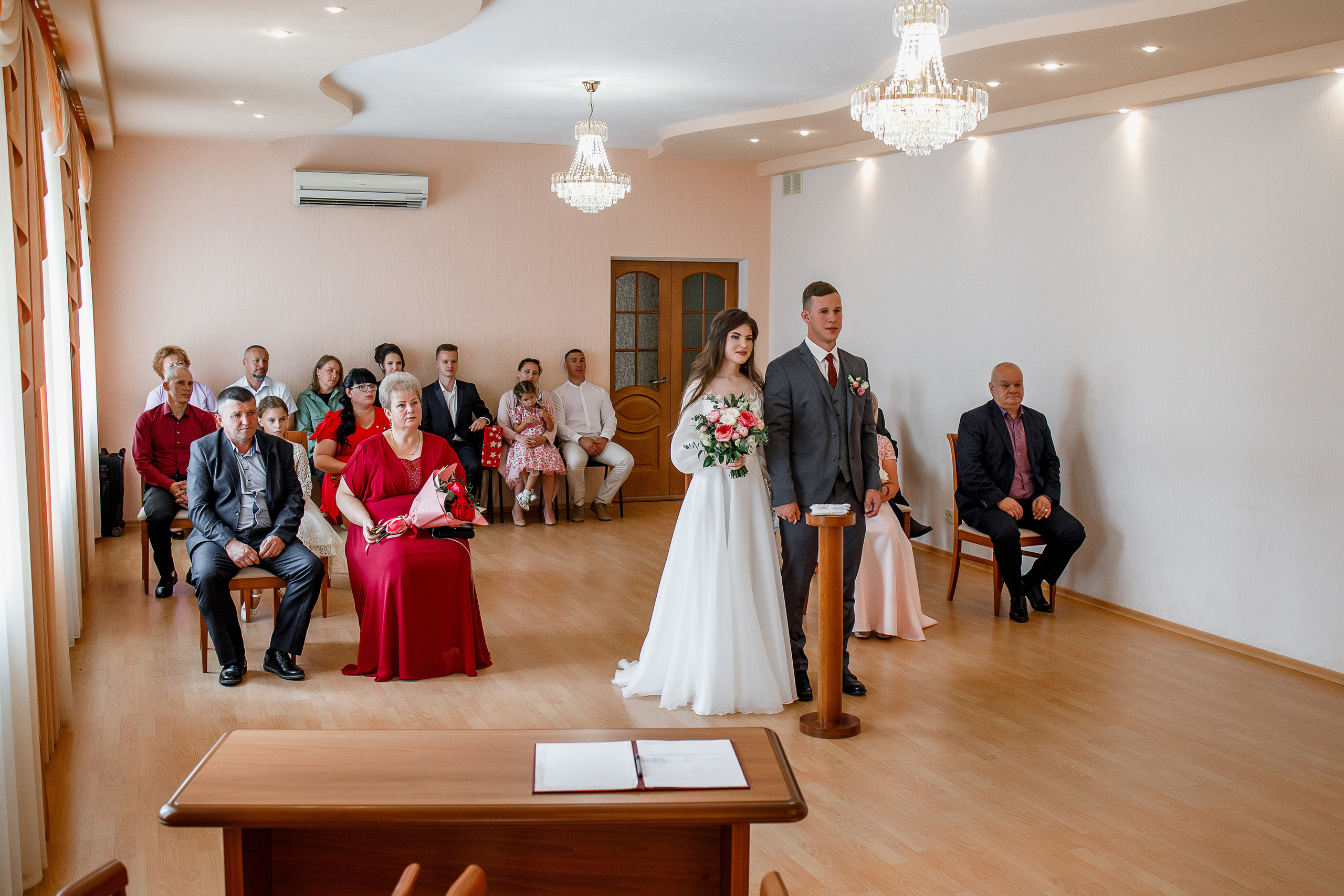 Традиционная свадебная церемония и романтическая фотосессия в парке. Олег Сверчков | Свадебный фотограф Вологда