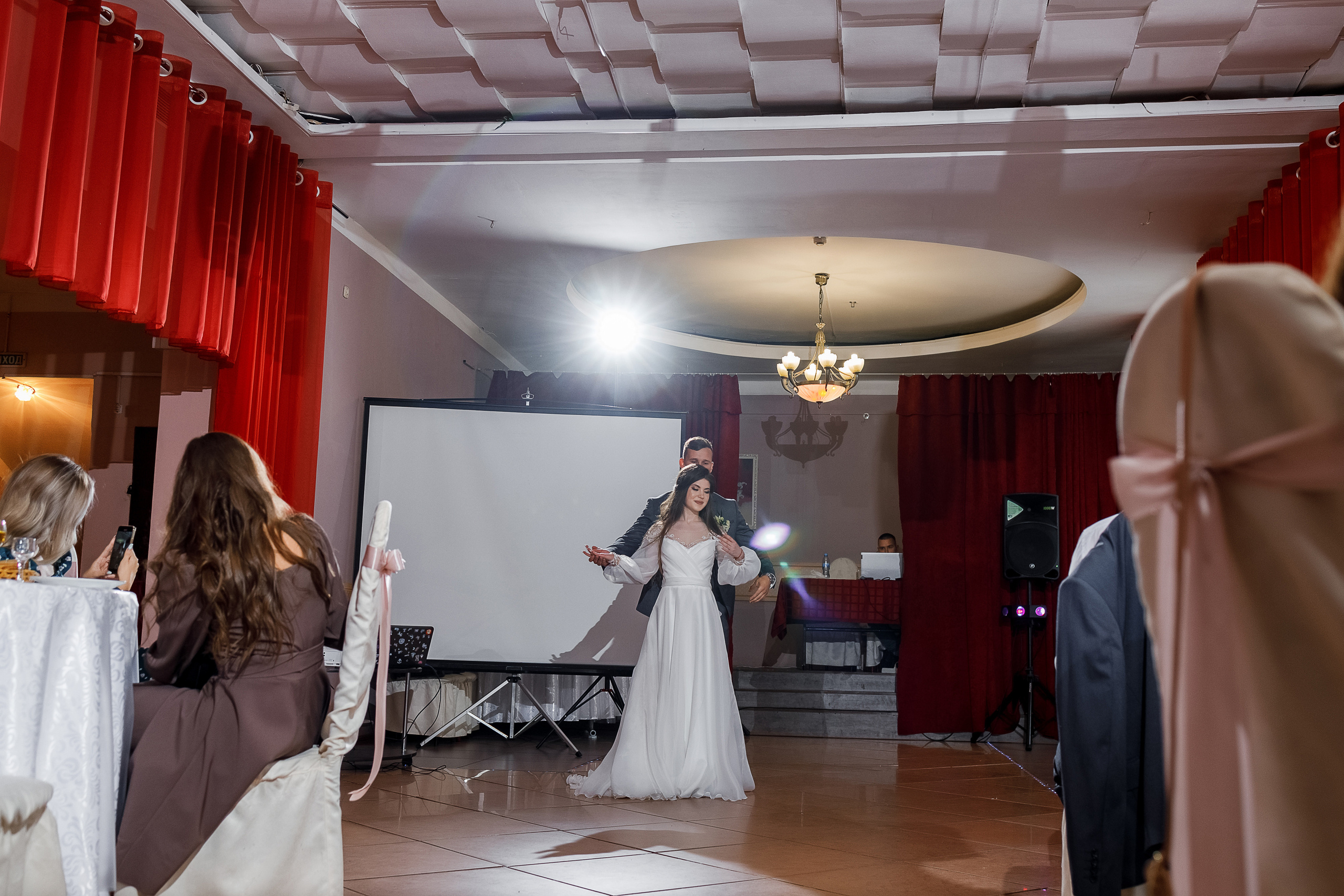 Традиционная свадебная церемония и романтическая фотосессия в парке. Олег Сверчков | Свадебный фотограф Вологда