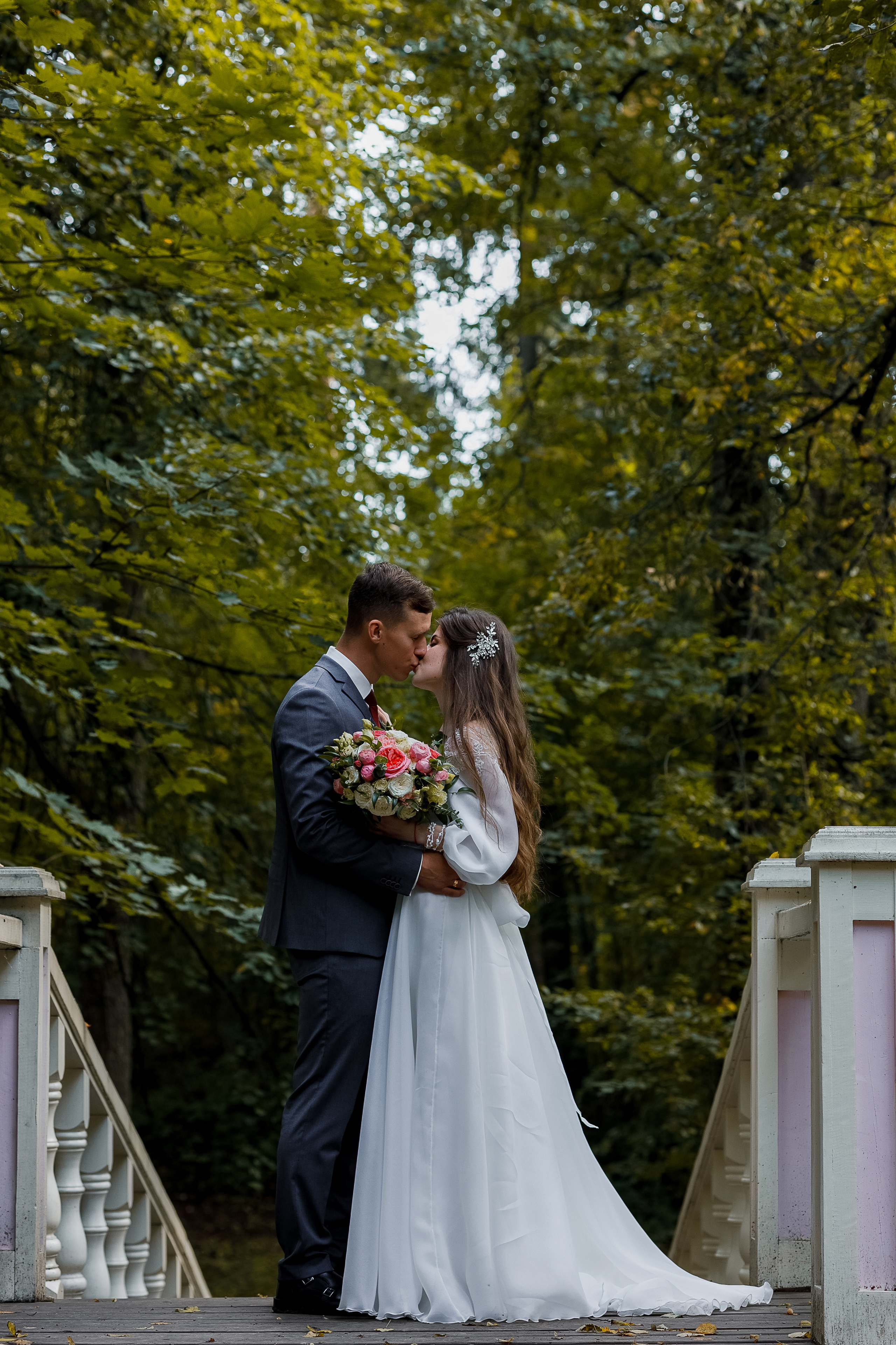 Традиционная свадебная церемония и романтическая фотосессия в парке. Олег Сверчков | Свадебный фотограф Вологда