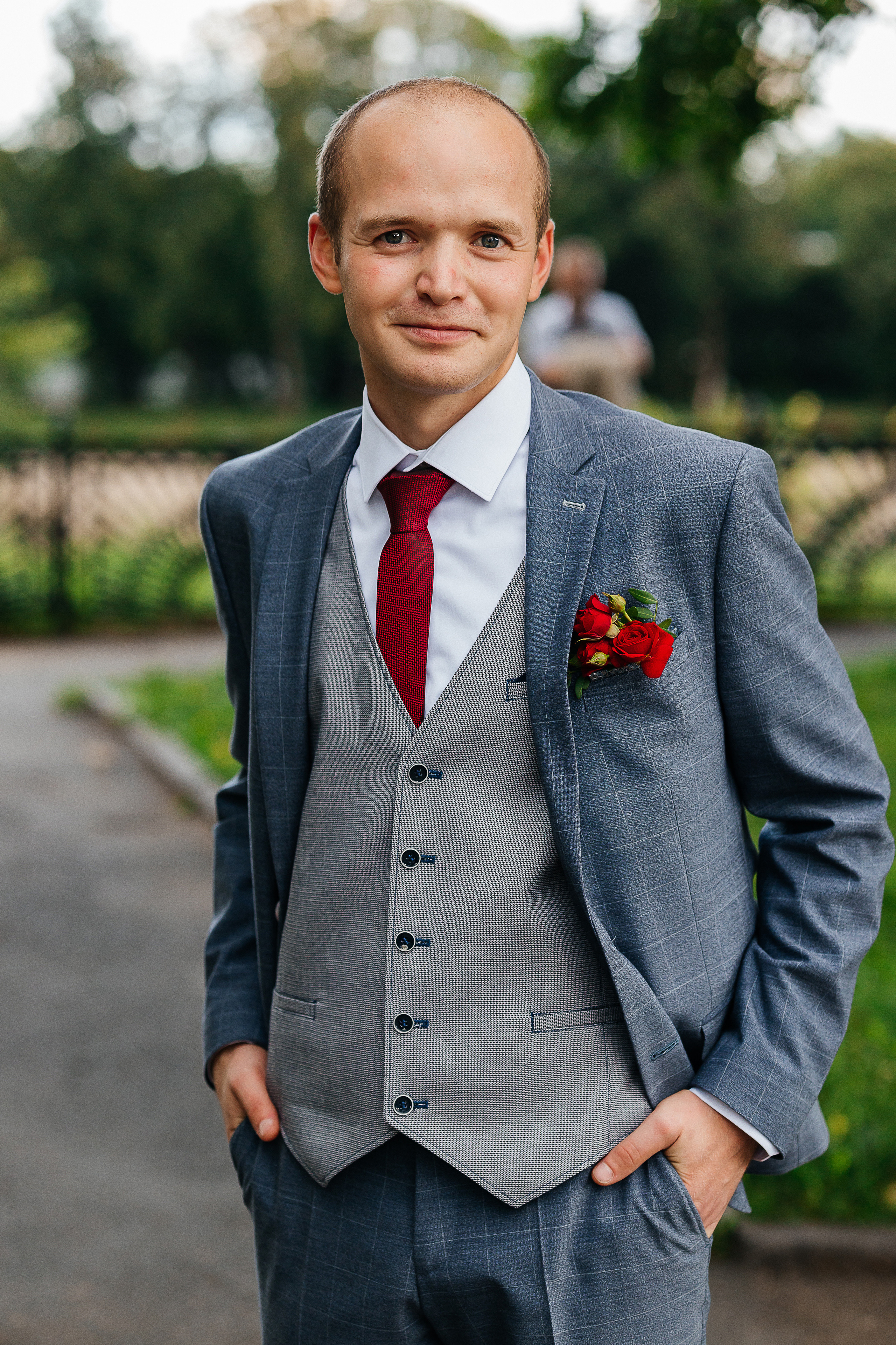 Выдержанный образ невесты на фотосессии в исторической части города. Олег Сверчков | Свадебный фотограф Вологда