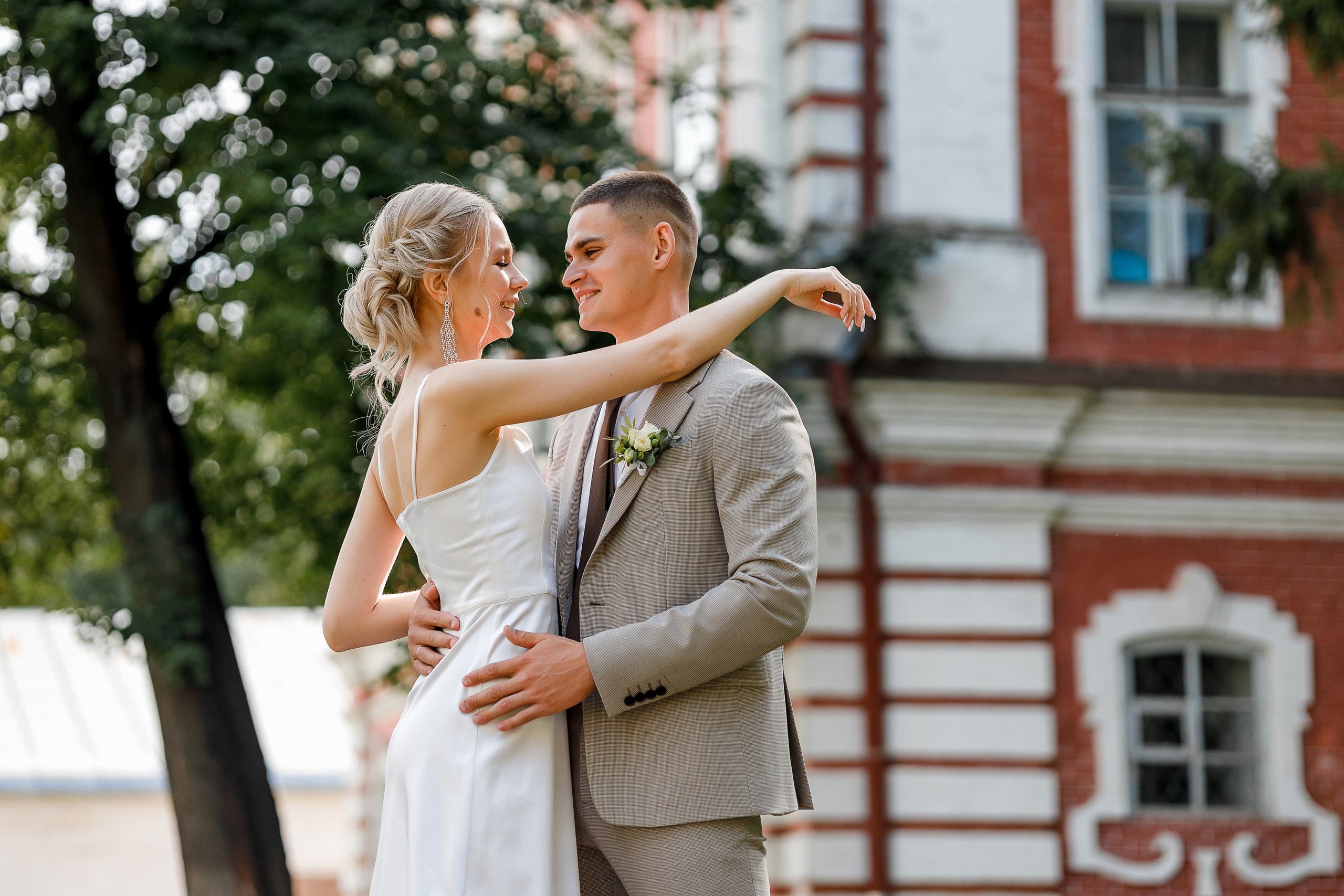 Романтическая фотосессия в самом центре города. Олег Сверчков | Свадебный фотограф Вологда