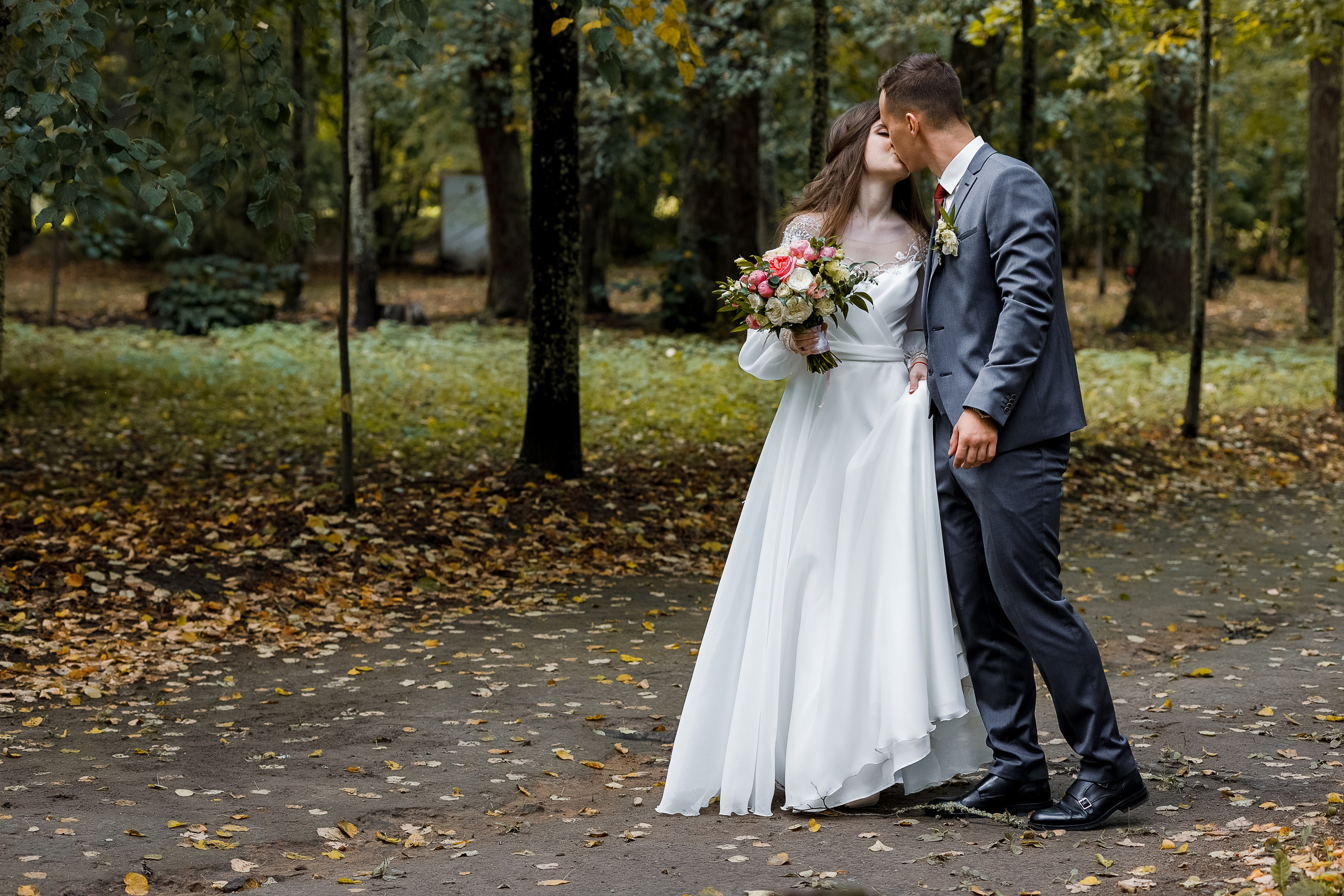 Традиционная свадебная церемония и романтическая фотосессия в парке. Олег Сверчков | Свадебный фотограф Вологда