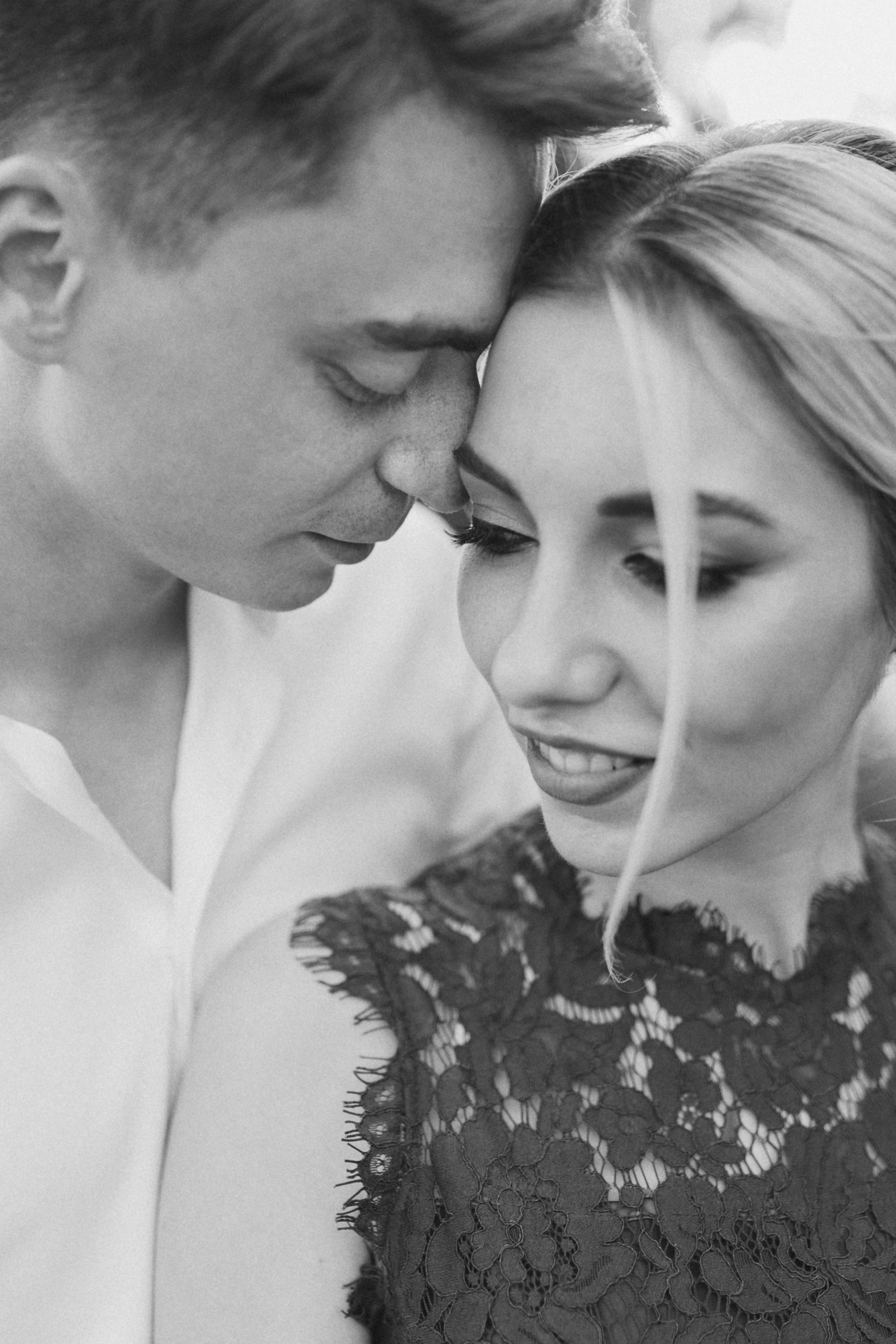 Пара на берегу реки — романтичная фотосессия из Краснодара 