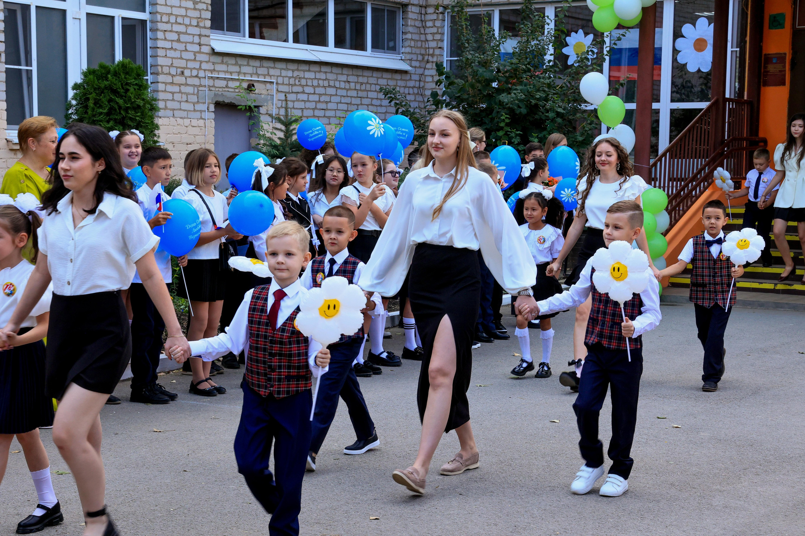ШКОЛА 1 СЕНТЯБРЯ. Свадебный фотограф — видеограф в г. Астрахань Екатерина Юмашева