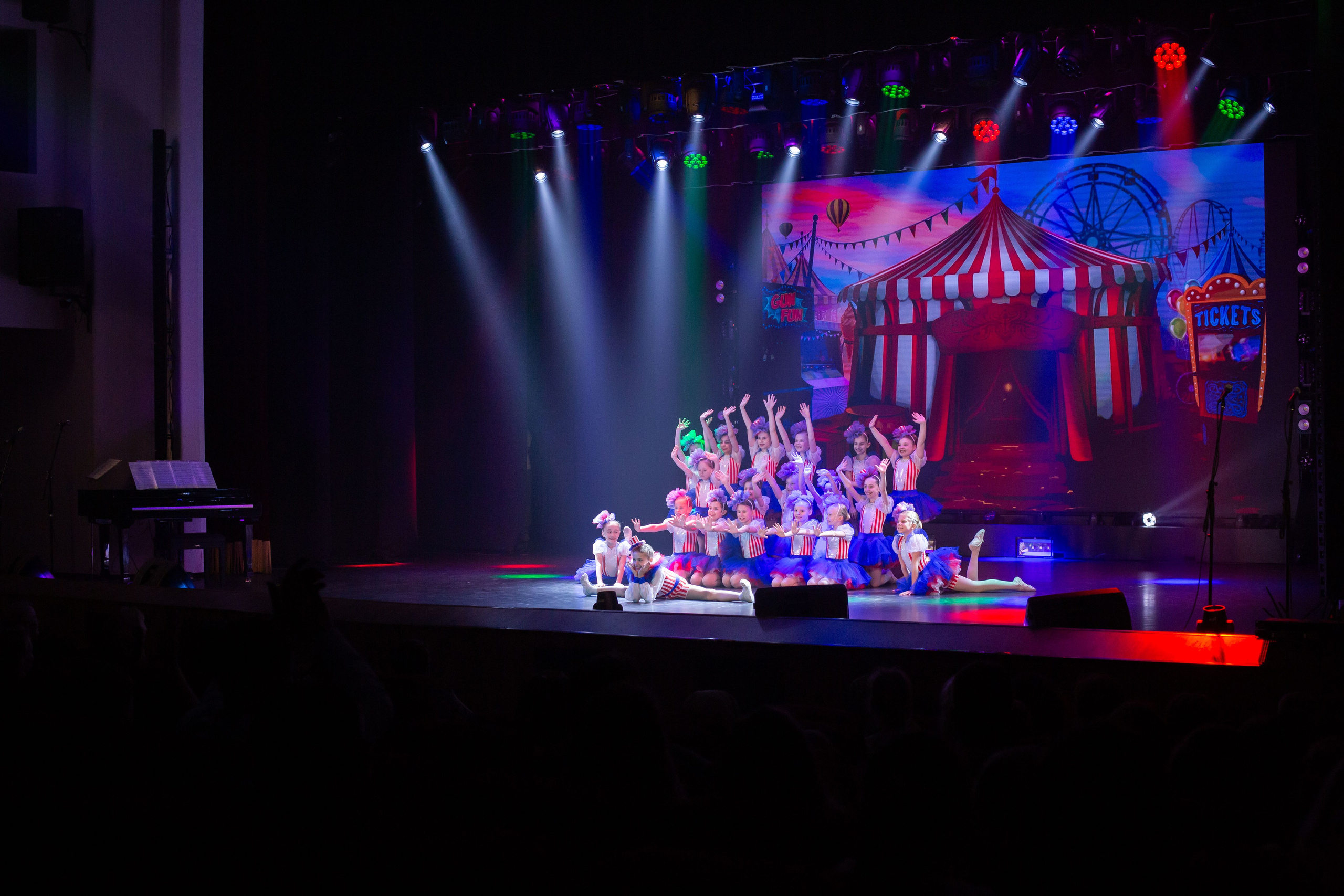 Дк Воровского отчетный концерт. Семейный и детский фотограф Анна Петракова