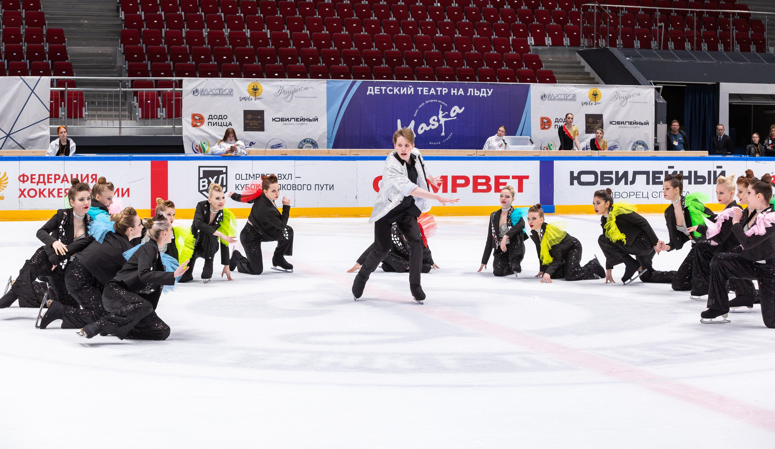 VII Ежегодный фестиваль массовых танцев на льду и фигурного катания «Петровский лёд» Санкт-Петербург 2024. Репортажный фотограф в Москве