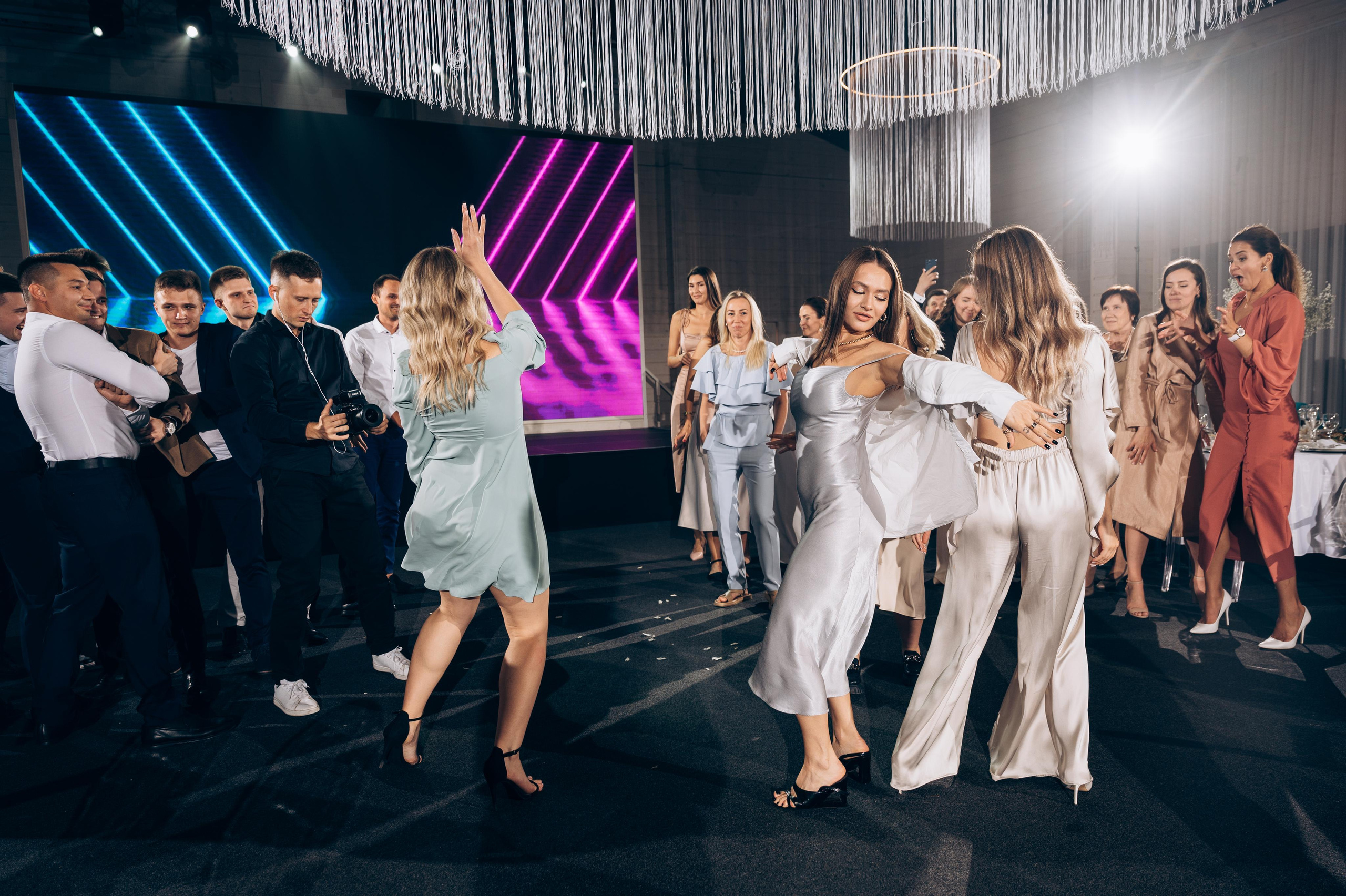 ОДНА СВАДЬБА ПОЛНОСТЬЮ. Свадебный организатор в Ростове-на-Дону Яснов Роман