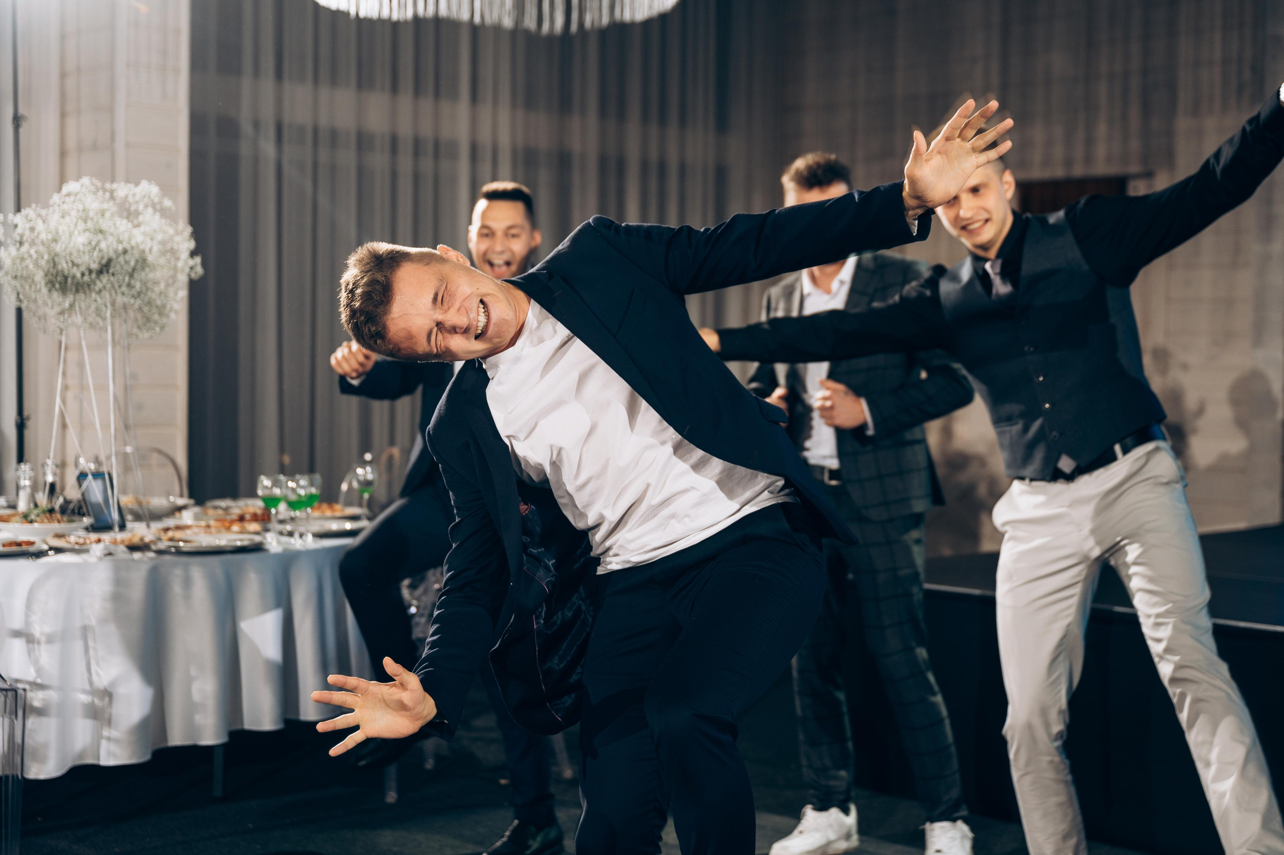 ОДНА СВАДЬБА ПОЛНОСТЬЮ. Свадебный организатор в Ростове-на-Дону Яснов Роман