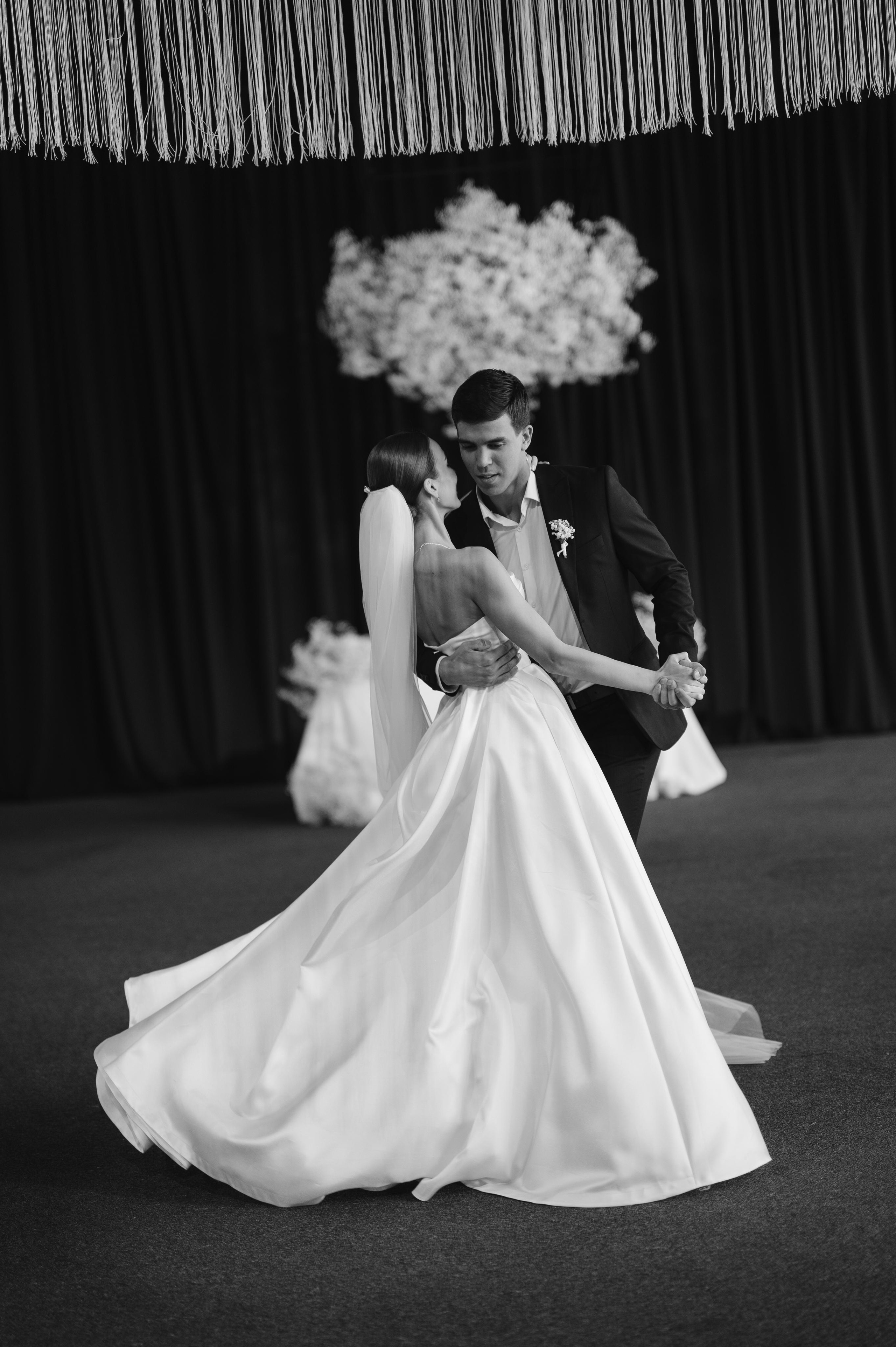 ОДНА СВАДЬБА ПОЛНОСТЬЮ. Свадебный организатор в Ростове-на-Дону Яснов Роман