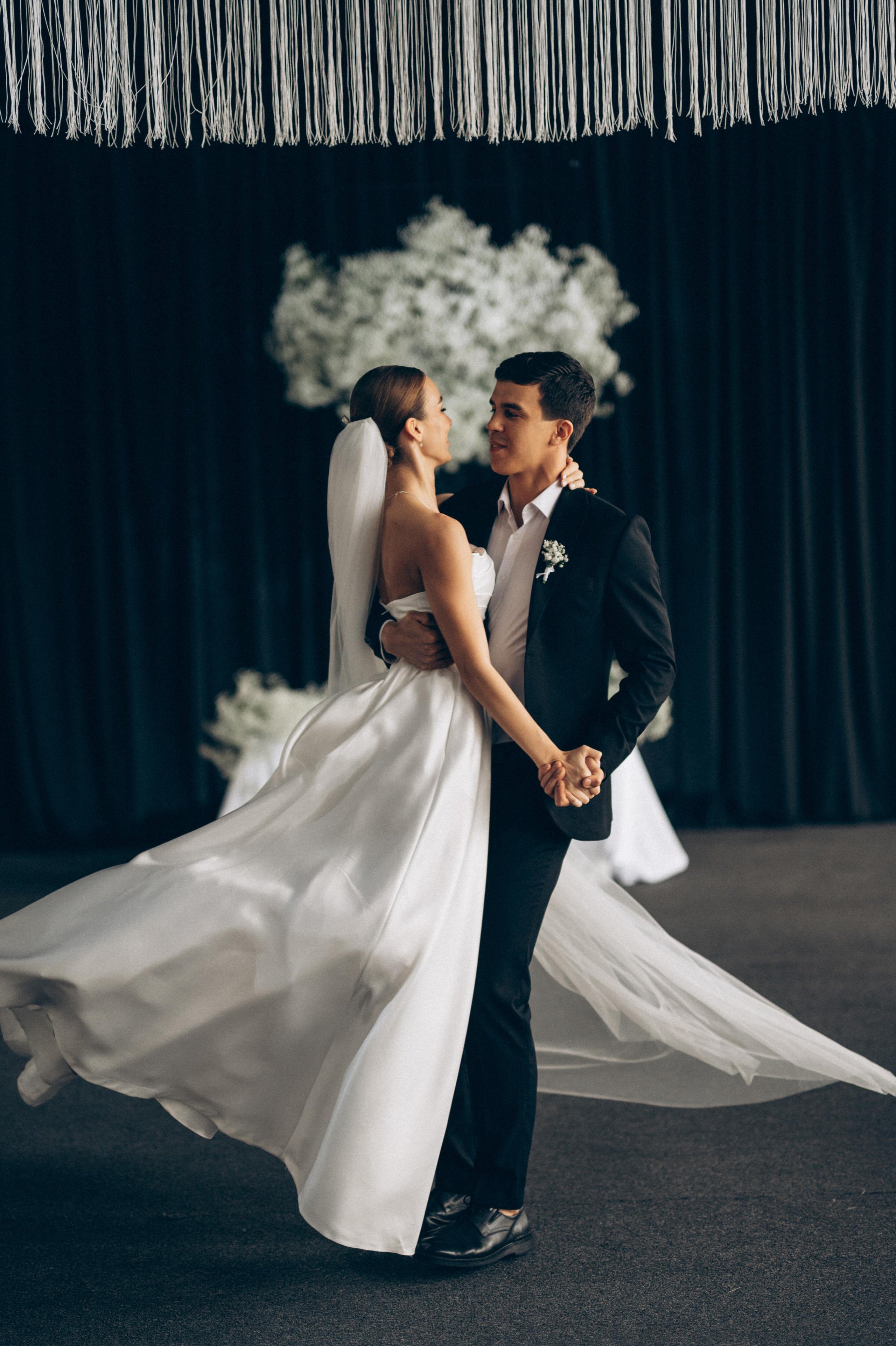 ОДНА СВАДЬБА ПОЛНОСТЬЮ. Свадебный организатор в Ростове-на-Дону Яснов Роман