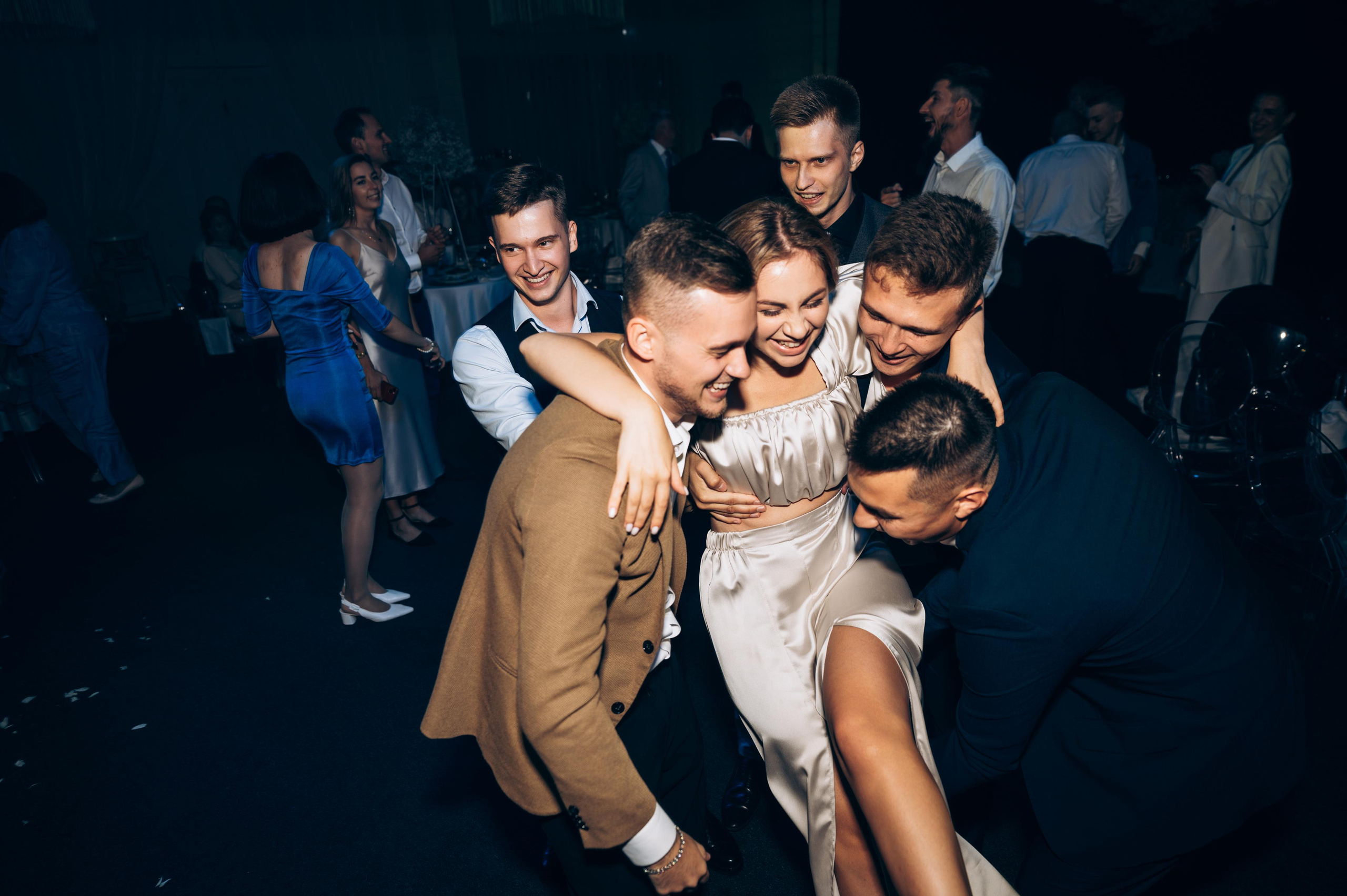 ОДНА СВАДЬБА ПОЛНОСТЬЮ. Свадебный организатор в Ростове-на-Дону Яснов Роман