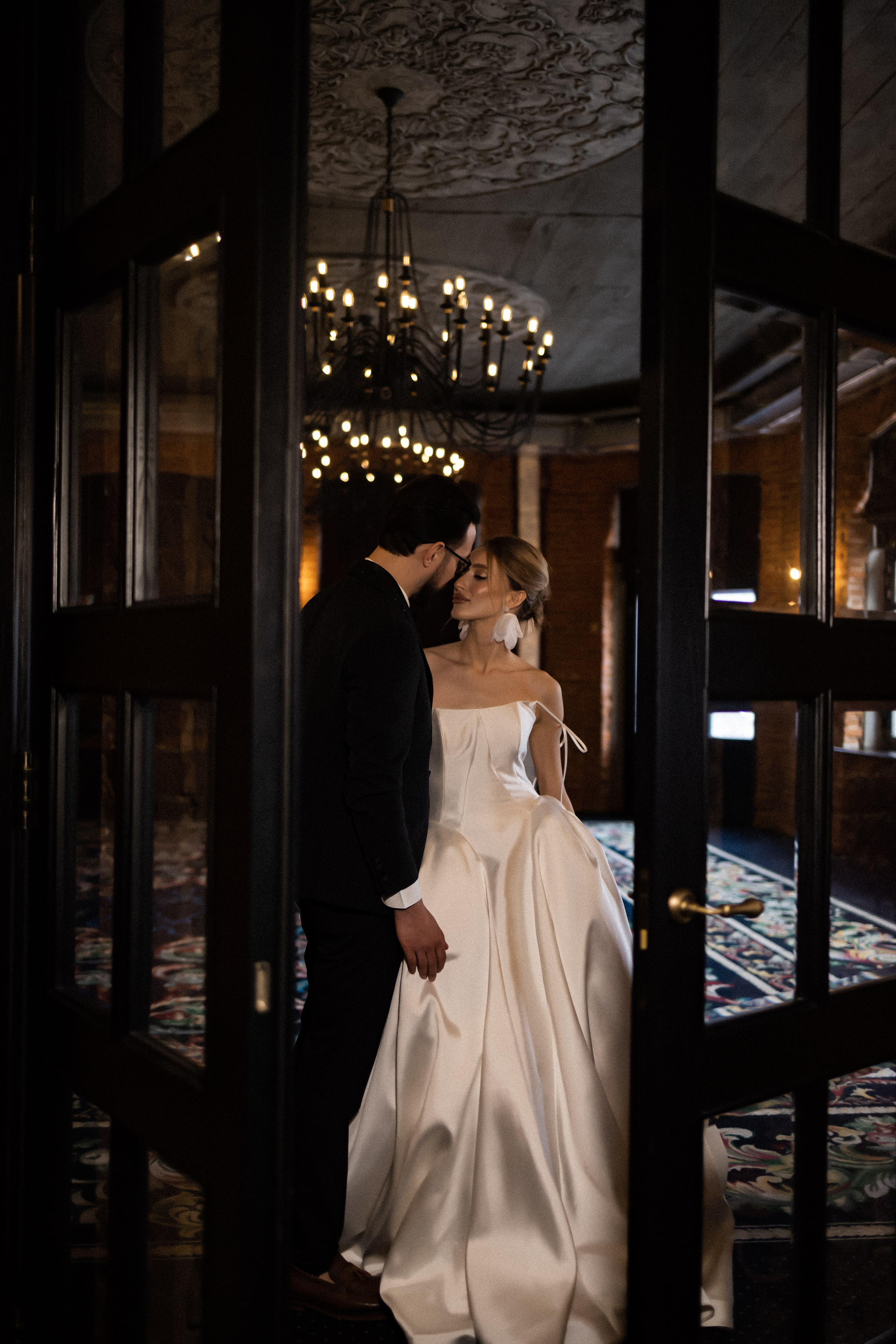 Свадебная в ресторане. Фотограф Арина Шмакова