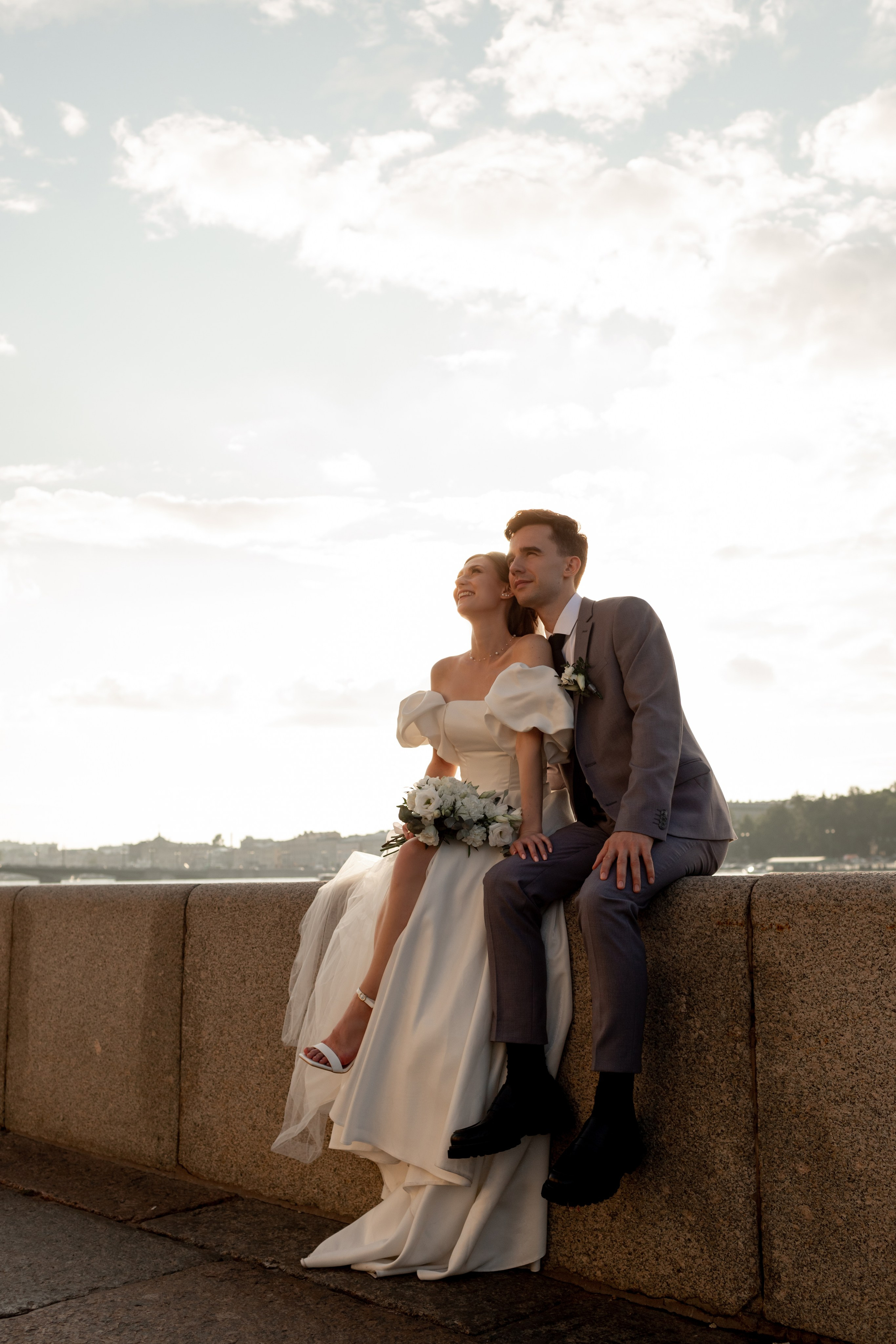 Свадебная фотопрогулка в Санкт-Петербурге. Свадебный фотограф Кирилл Белый