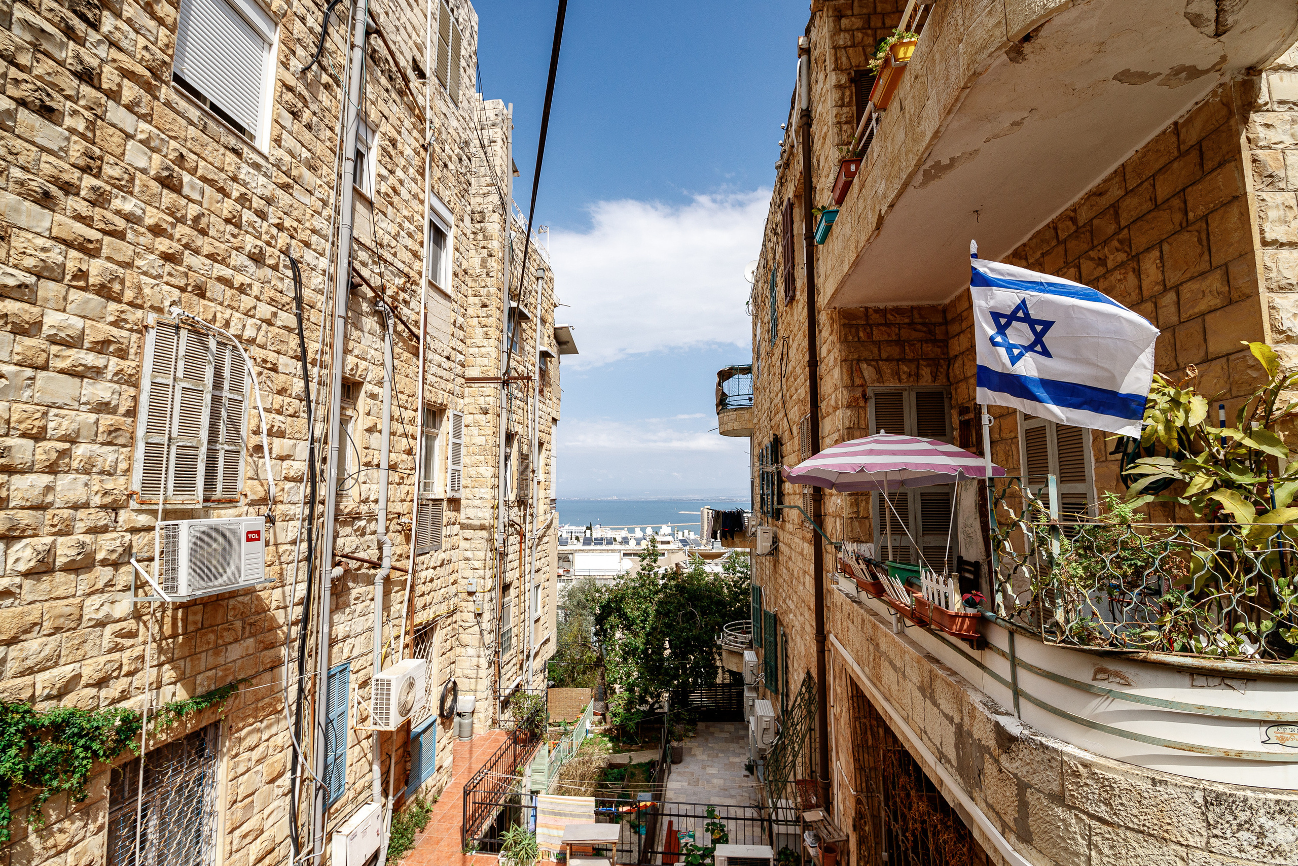 Interior and exterior. Evgeny Pelevin. Photographer. Industry, reporting, weddings, portrait