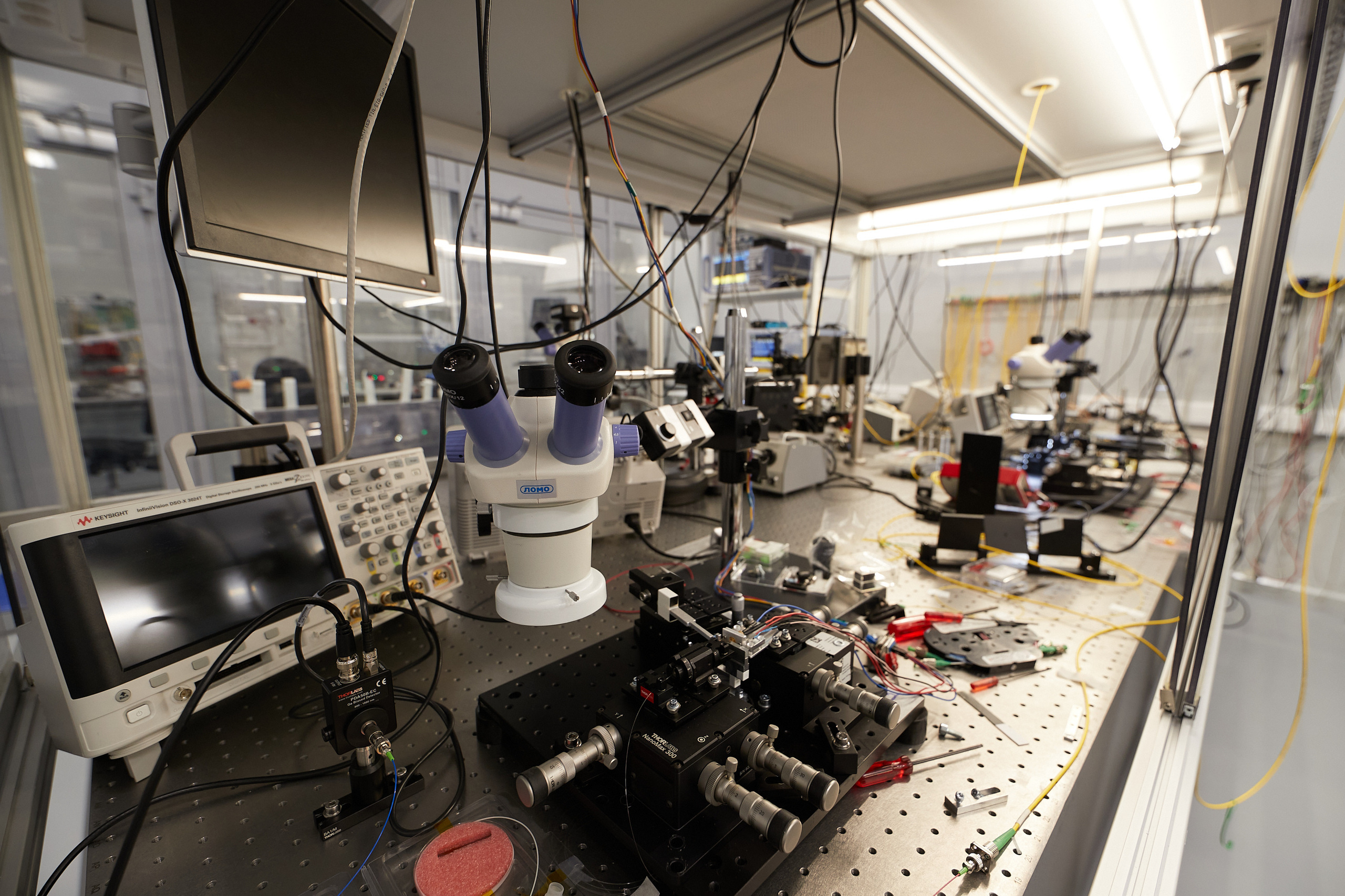 Science and laboratories. Evgeny Pelevin. Photographer. Industry, reporting, weddings, portrait