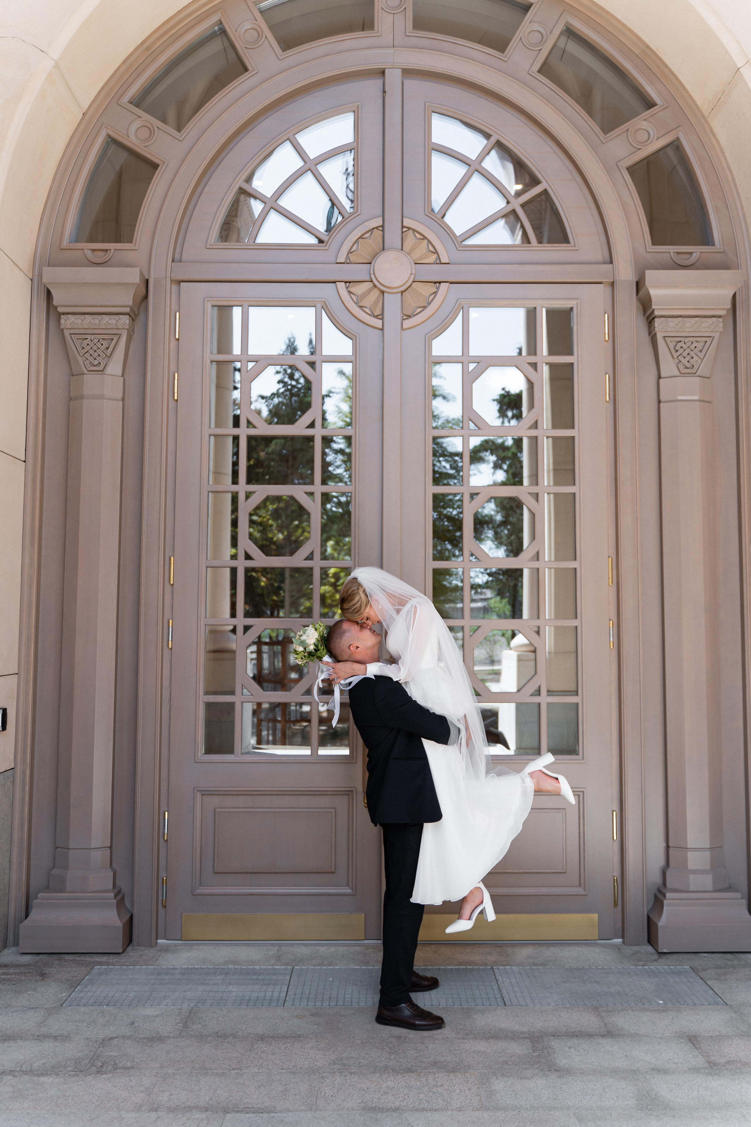 Свадебная прогулка Новый Херсонес. Свадебный и семейный фотограф в Севастополе и в Крыму