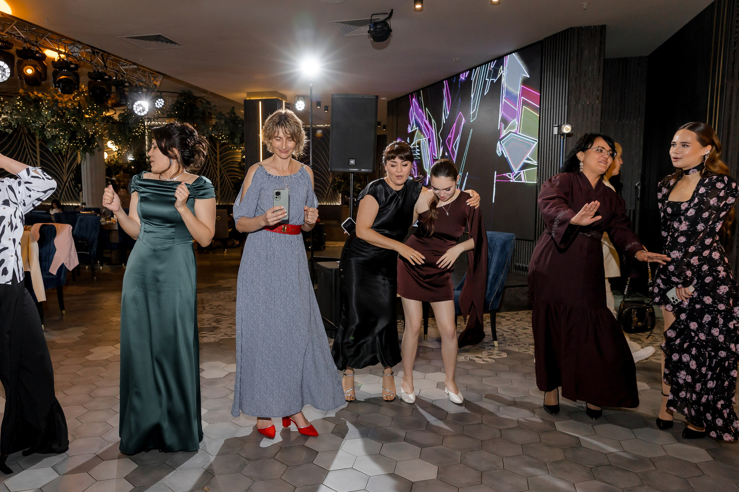 ВЫПУСКНОЙ CHEESERIA-Гимназия 33. Свадебный и семейный фотограф Динар Гильмутдинов