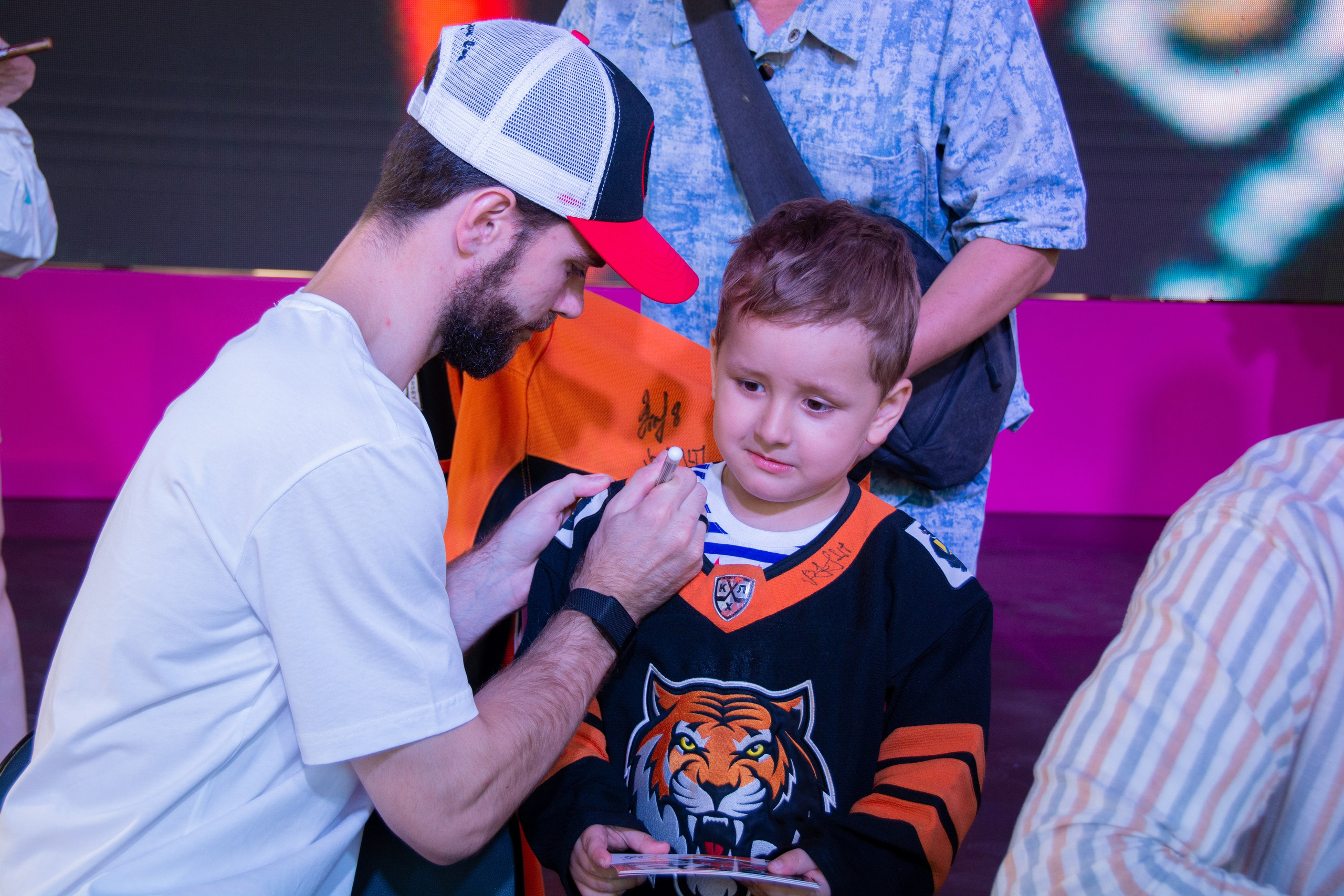 Автограф сессия ХК «Амур». Семейный и репортажный фотограф в Хабаровске Татьяна Болычева