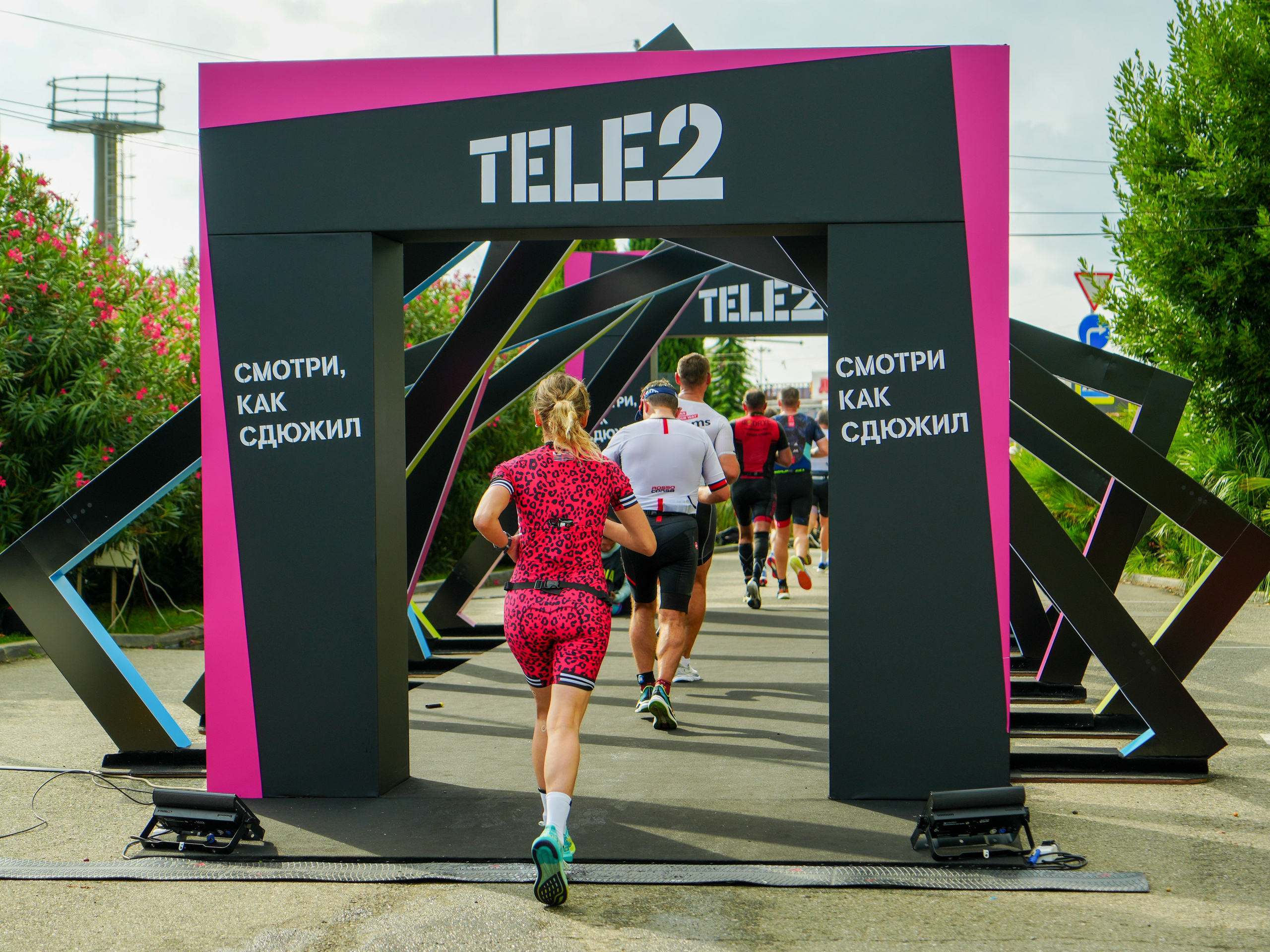 Фотоотчет партнерской интеграции для компании TELE2 на фестивале Ironstar. Репортажный фотограф в Красной Поляне и Сочи Павлюченко Екатерина