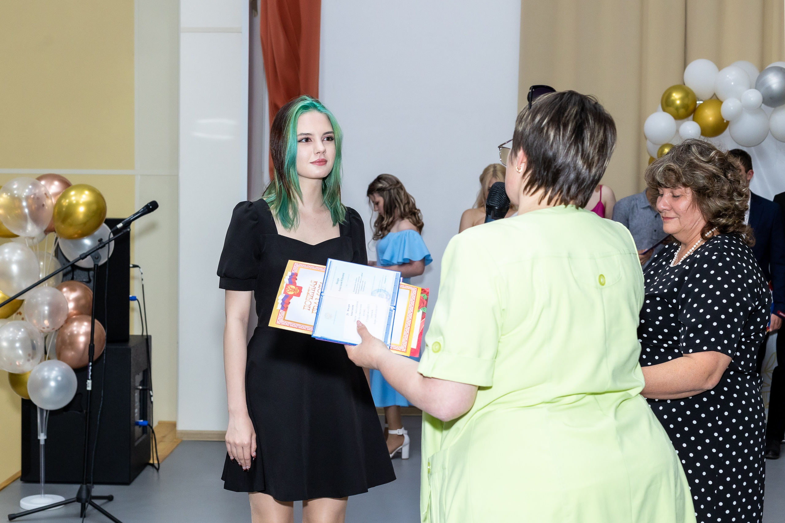 Вручение аттестата 2025. Выпускные альбомы Майкоп, Краснодар Елена Золотарева
