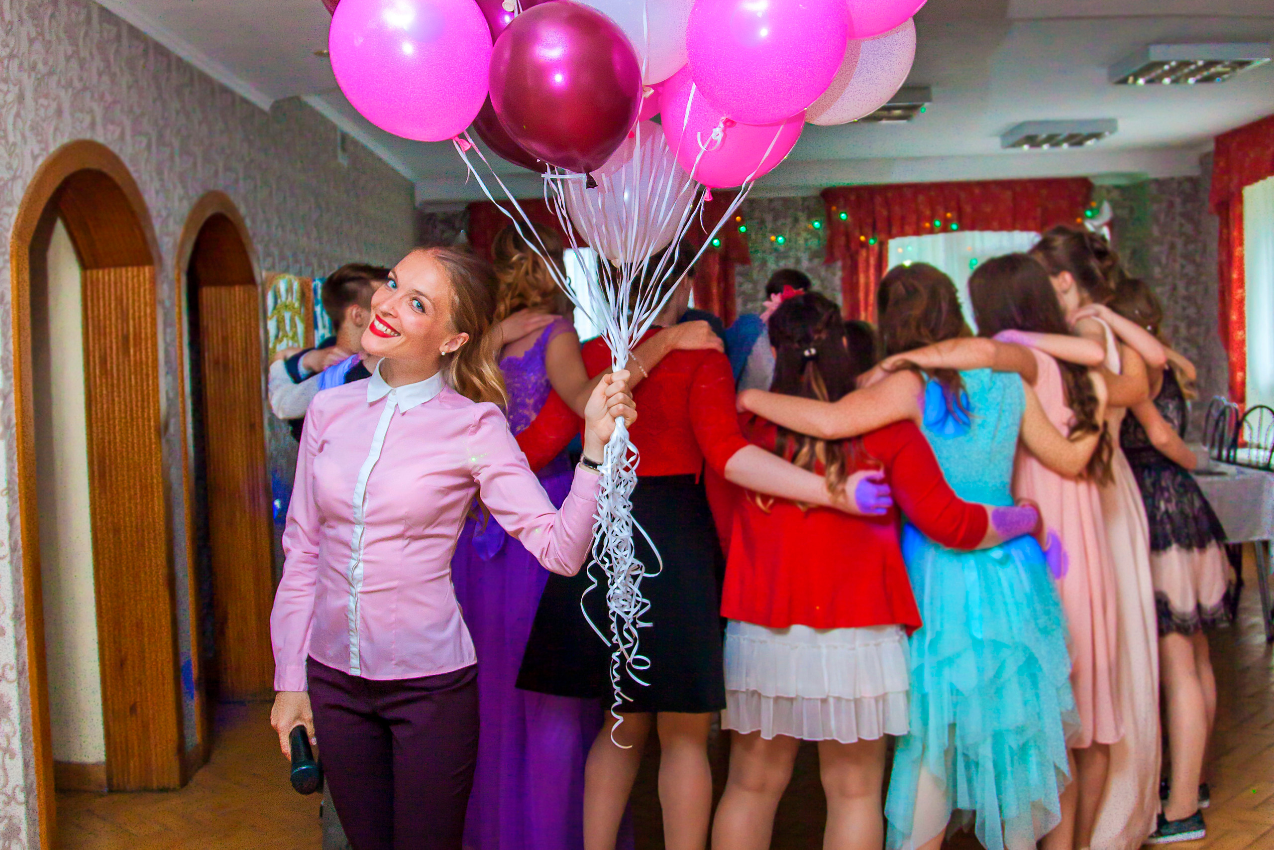 Ведущая на свадьбу Алена Пичкалева. Ведущий, Тамада, DJ, фото в Перми. Хорошее настроение