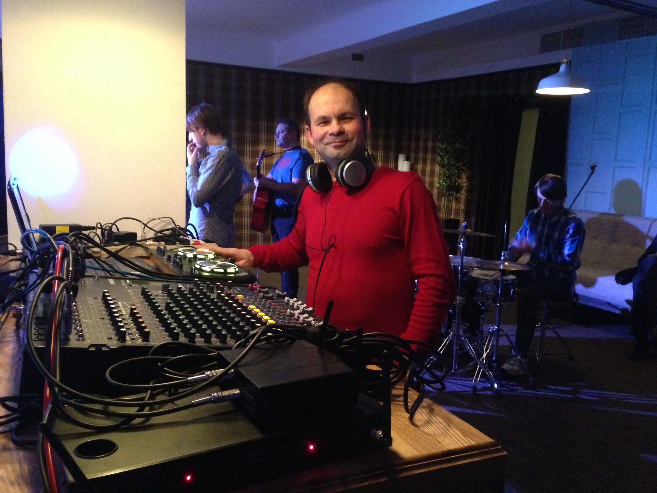 Звукооператор Алексей Михалко. Ведущий, Тамада, DJ, фото в Перми. Хорошее настроение