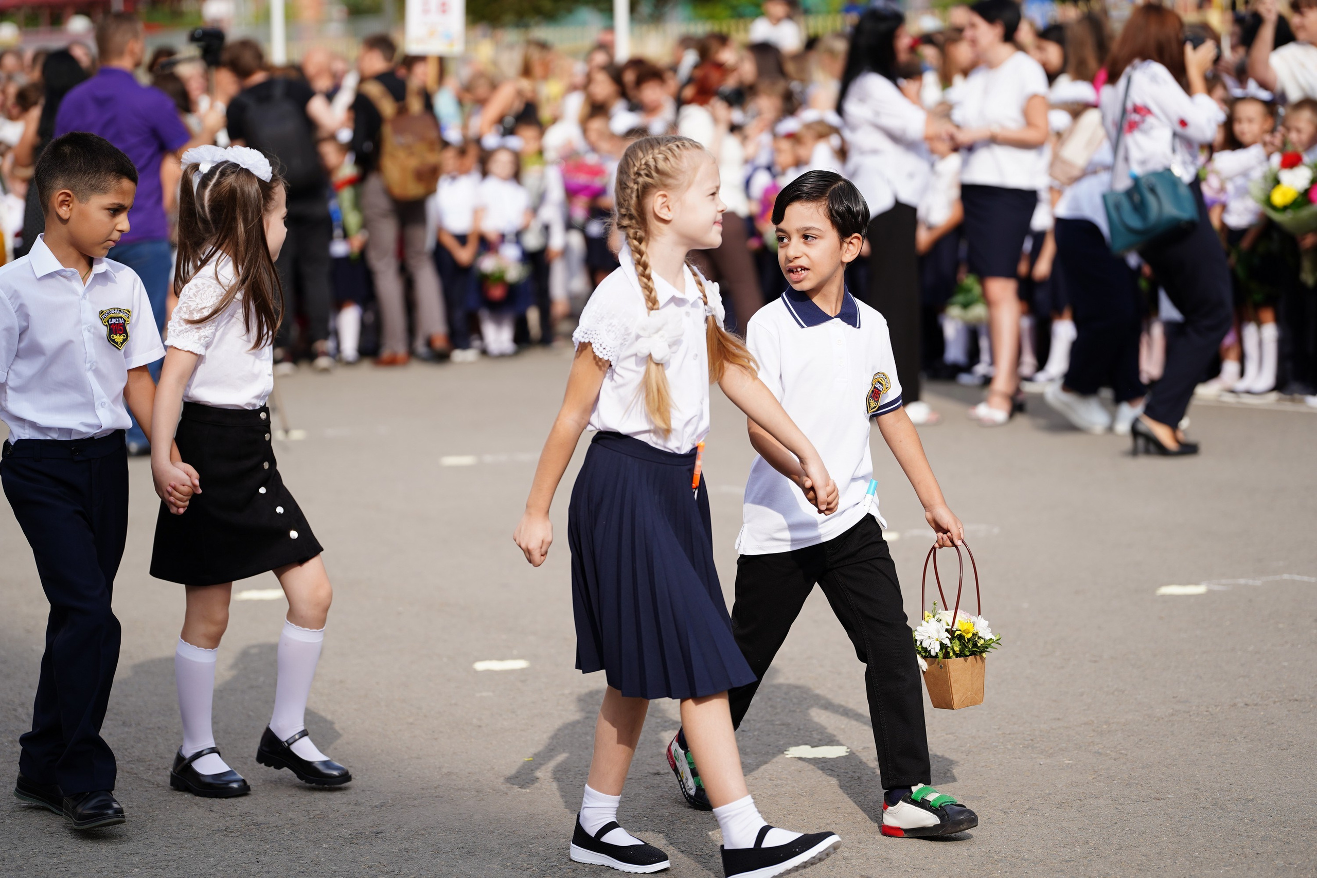 1 сентября Линейка. MEMENTO.Выпускные альбомы, школьные, юбилейные и другие книги. Ростов-на-Дону