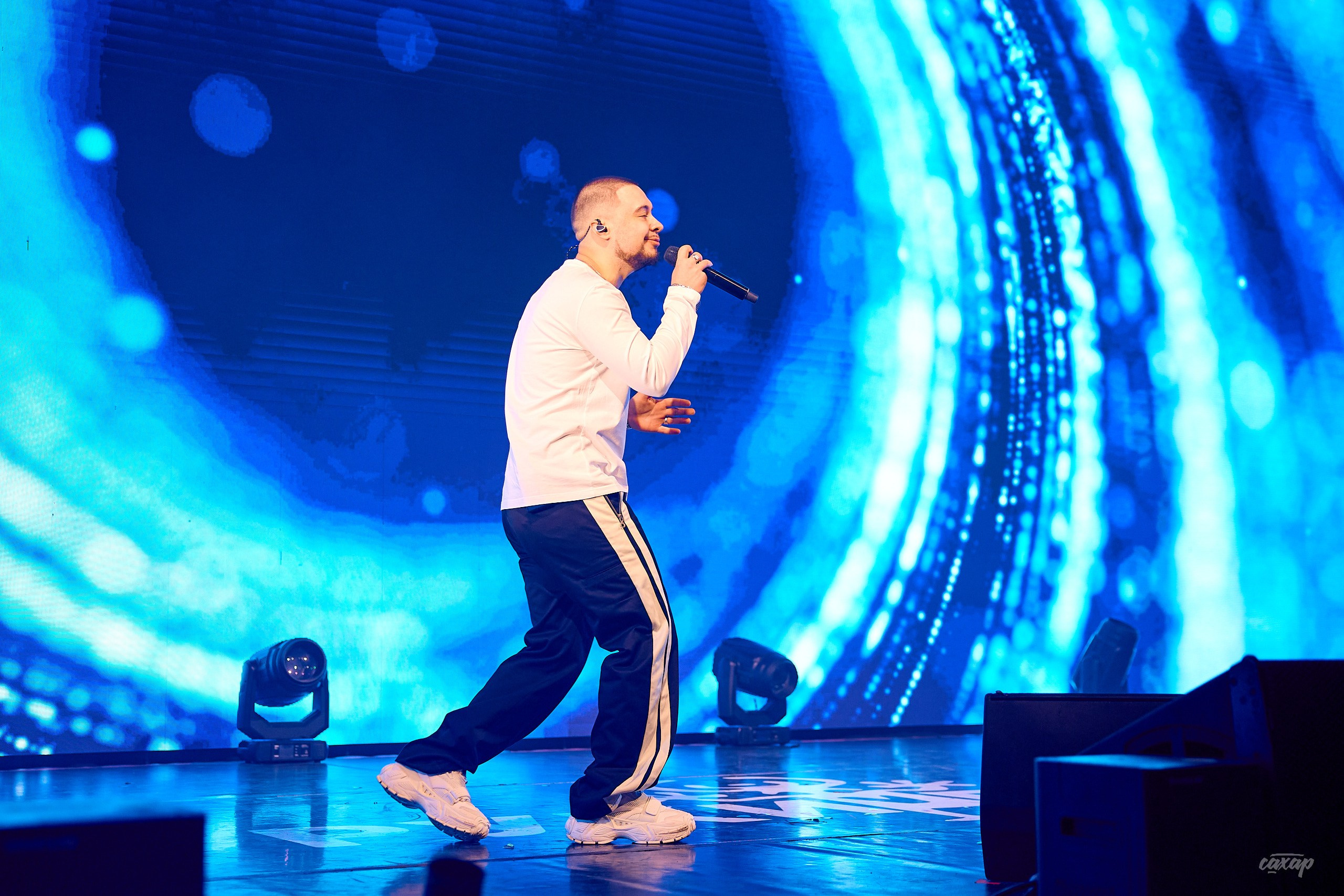 LYRIQ. Профессиональный фотограф в Екатеринбурге Юра Сахар