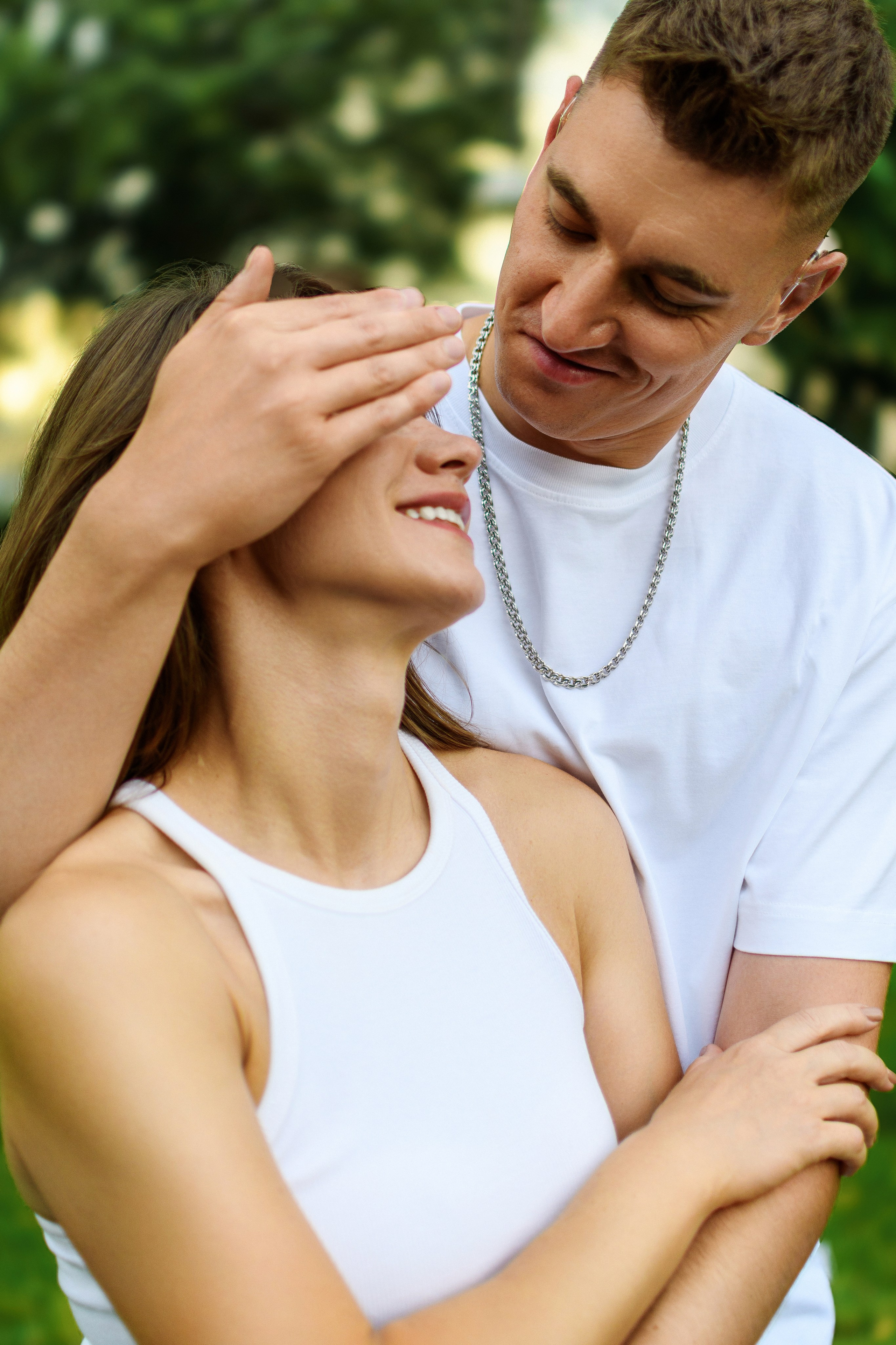 Фото идеи для фотосессии девушки и парня на улице в Москве