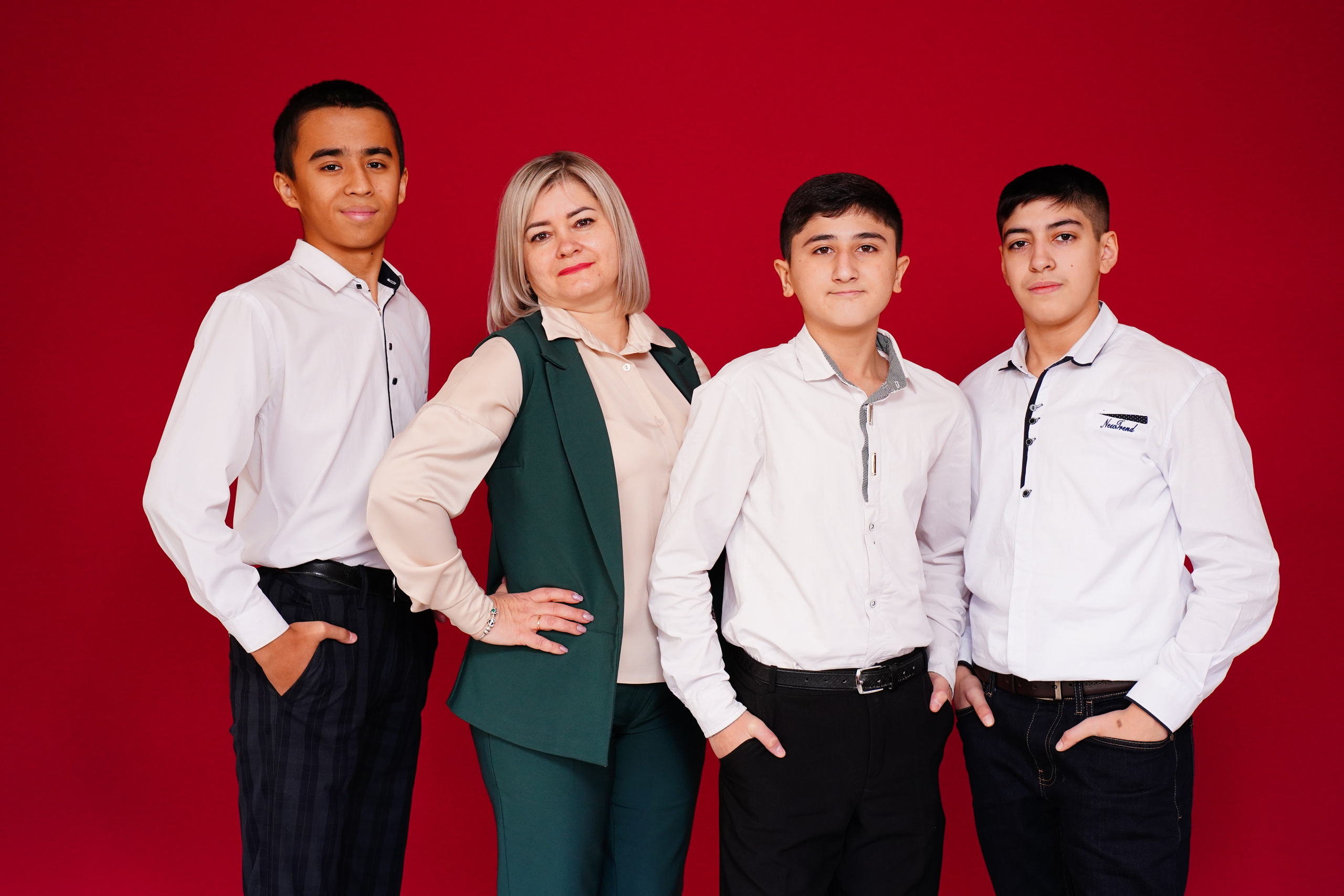 Мелкие группы / старшие классы. MEMENTO.Выпускные альбомы, школьные, юбилейные и другие книги. Ростов-на-Дону