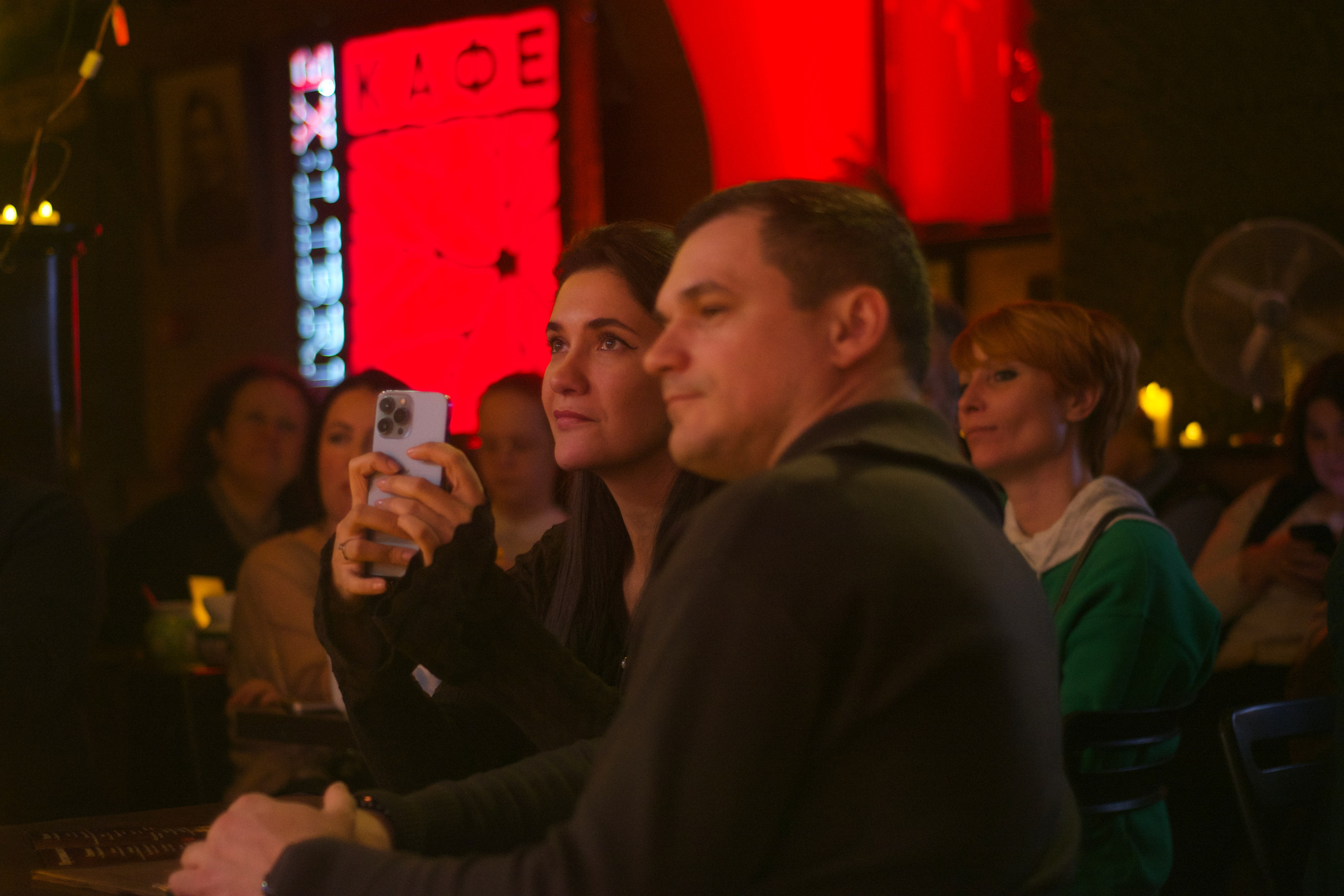 Песни о любви при свечах. F/8 and be there — оказаться в нужном месте и поймать момент