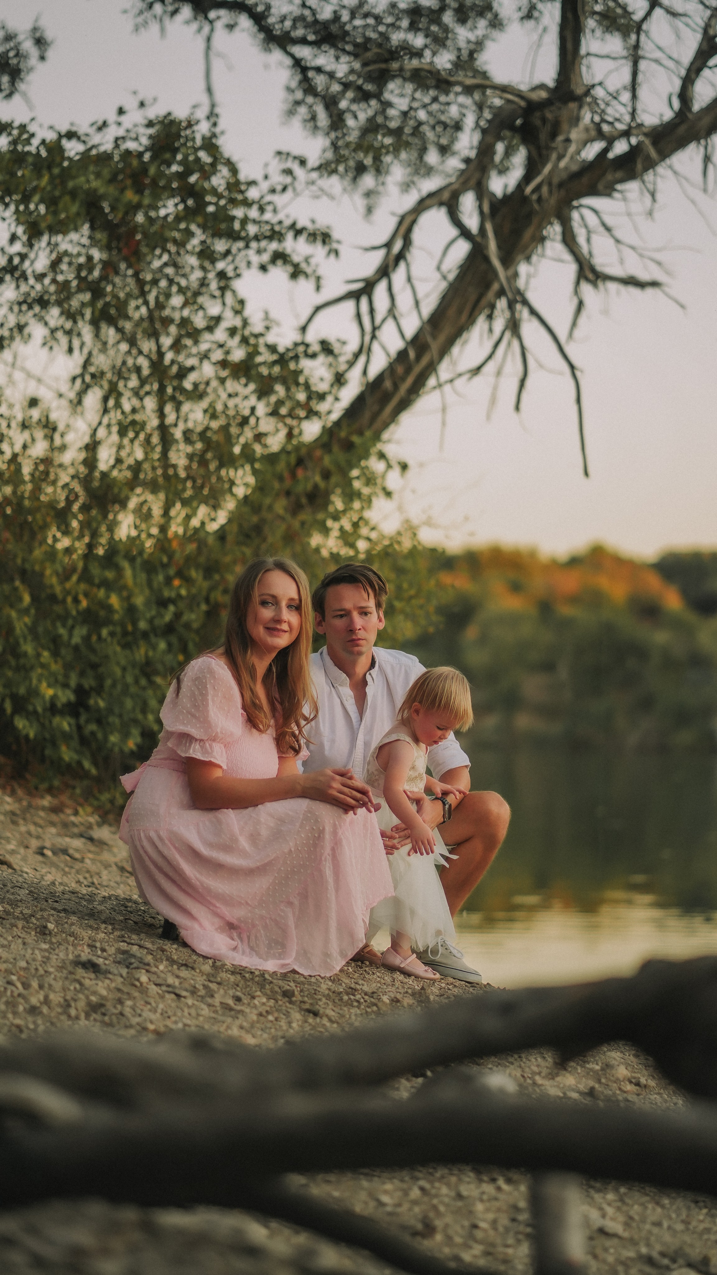 Family snuggles & smiles — cozy family photos