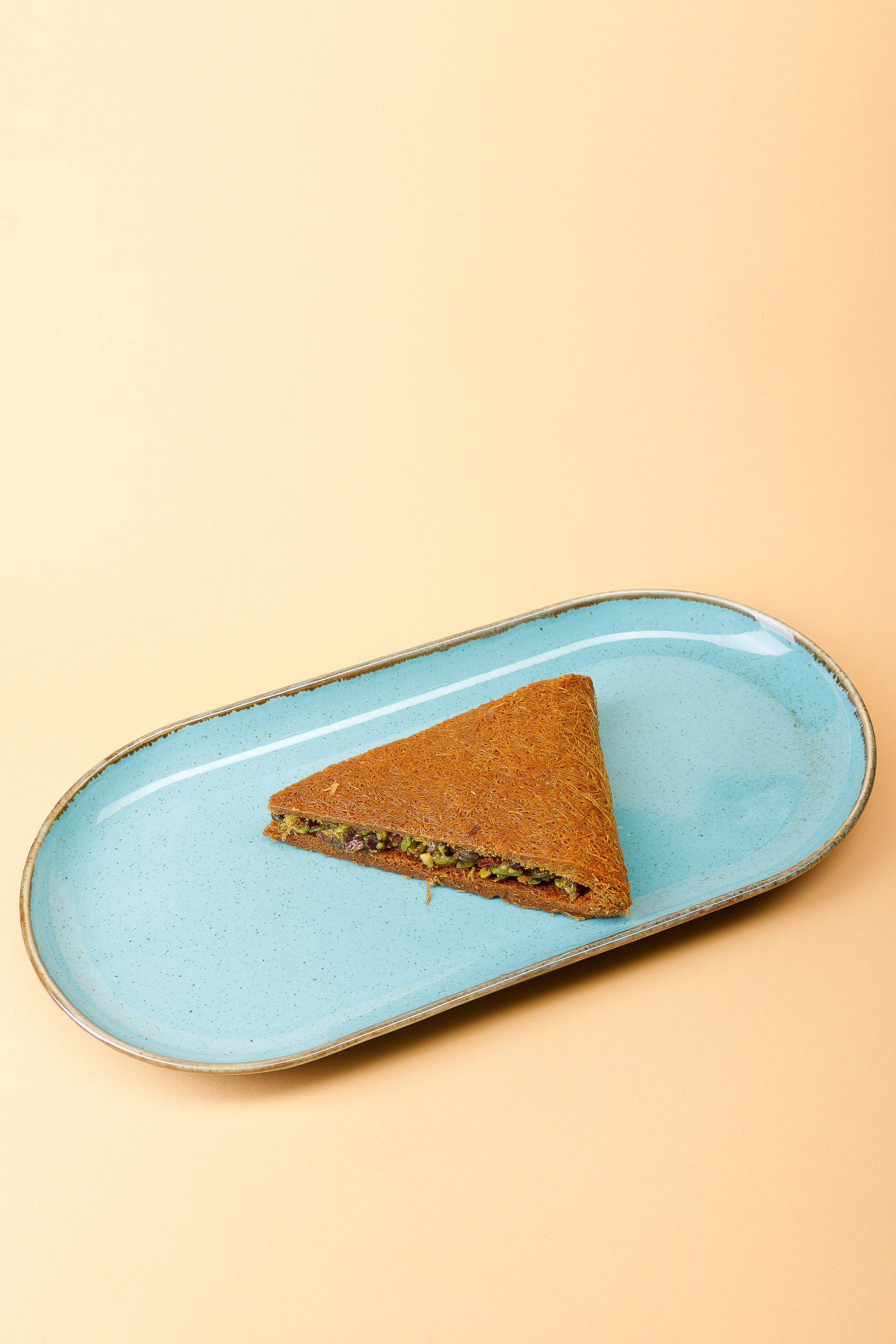 Пахлава на тарелке 