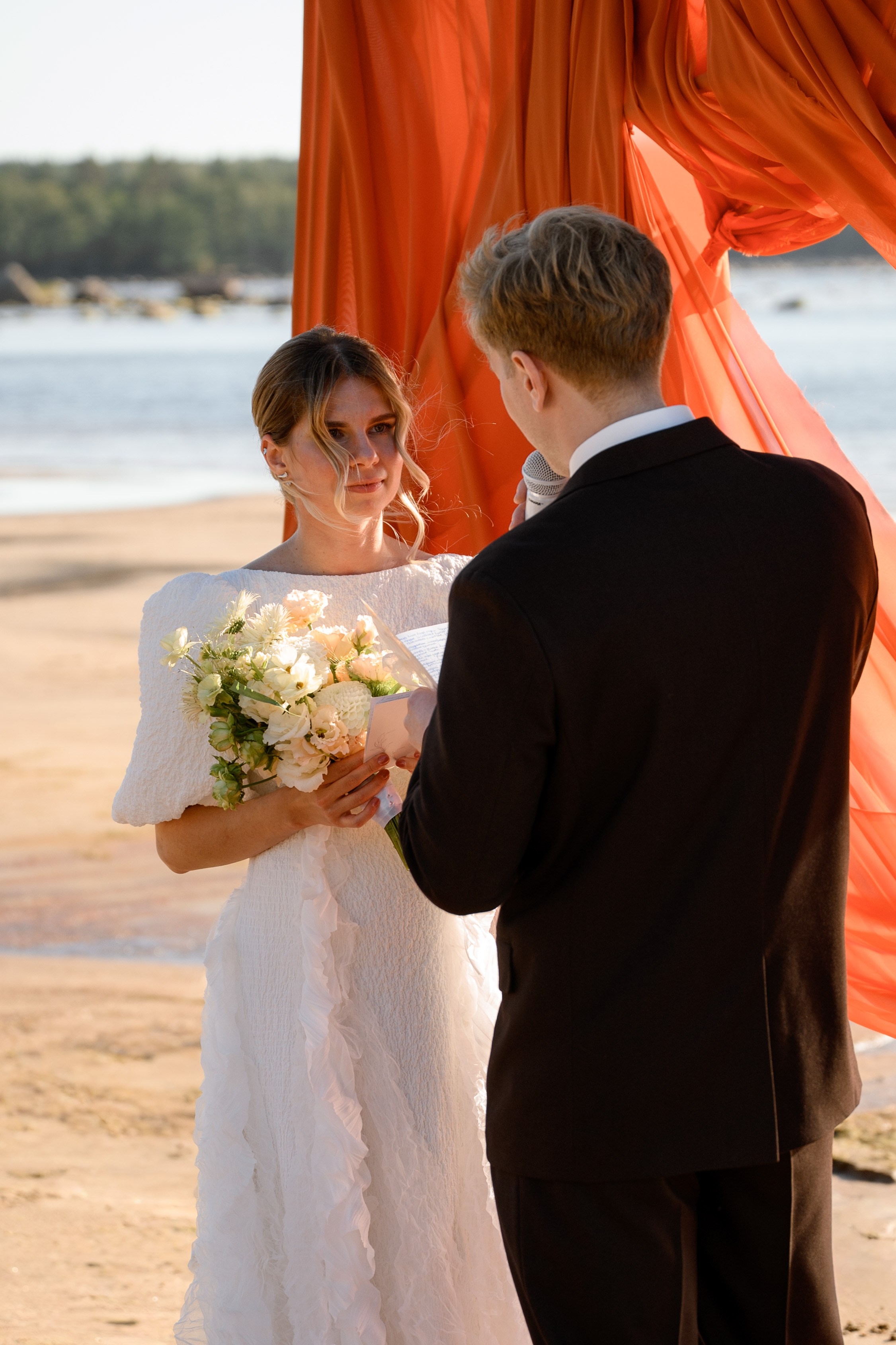 На берегу залива. Свадебный фотограф в Санкт-Петербурге, Москве, СПб Сергей Поддубный