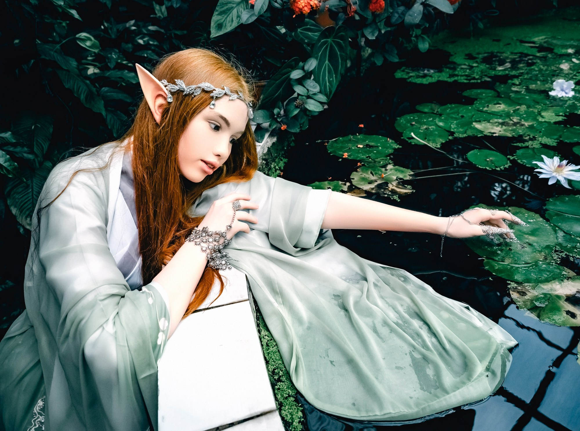 Эльф в ботаническом саду. Фотограф