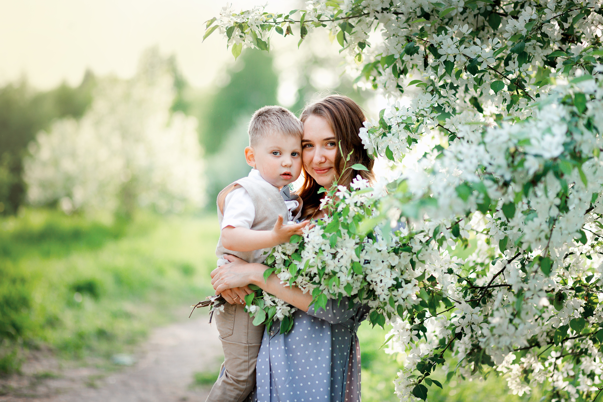 Весна, семья и яблони. Детский и семейный фотограф в Челябинске Пайвина Алена
