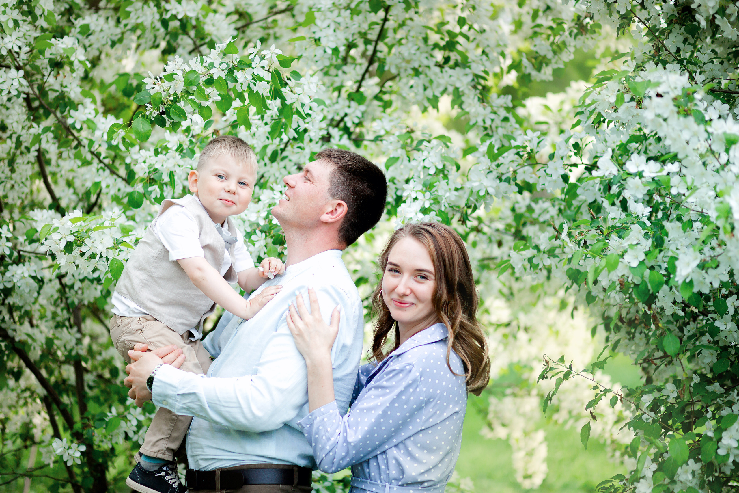 Весна, семья и яблони. Детский и семейный фотограф в Челябинске Пайвина Алена