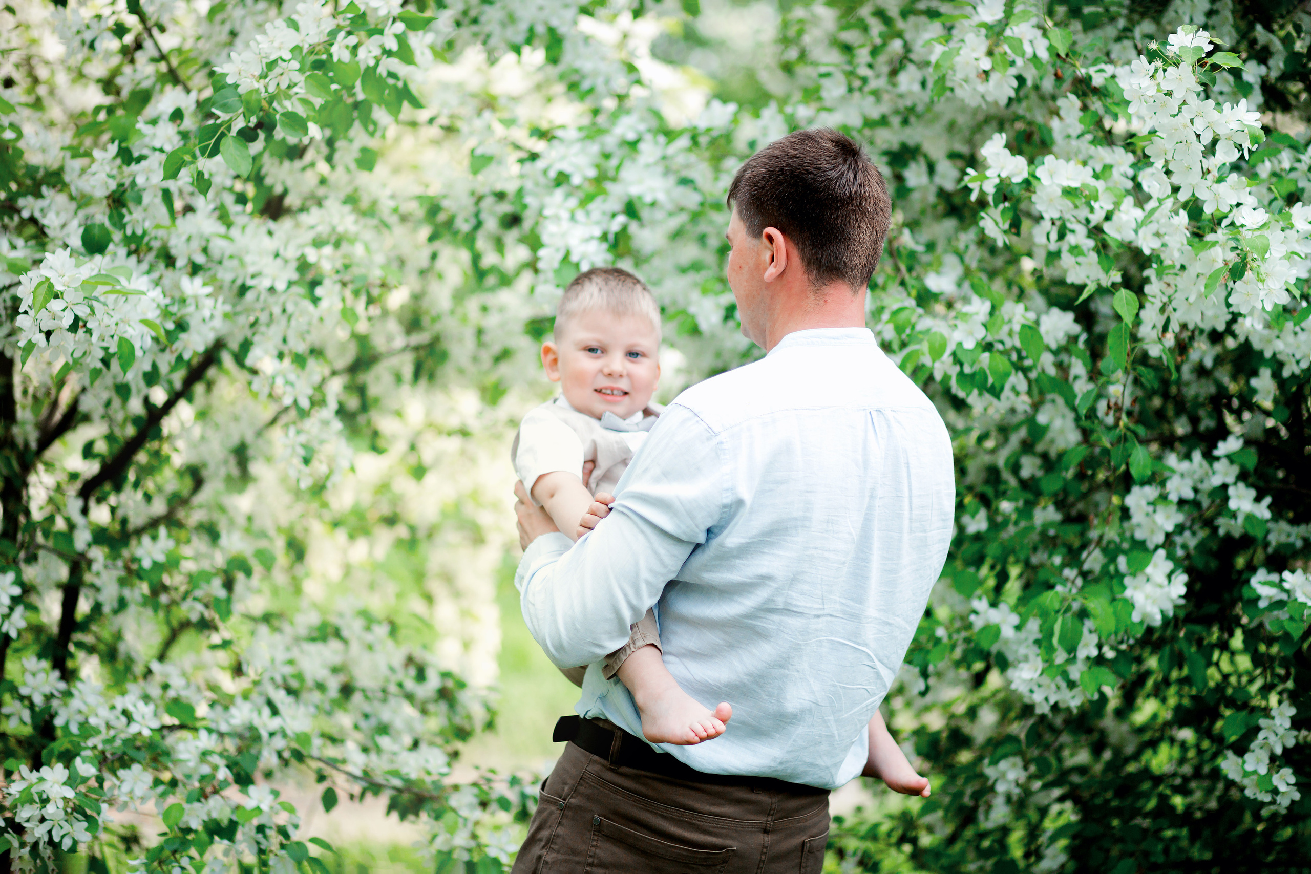 Весна, семья и яблони. Детский и семейный фотограф в Челябинске Пайвина Алена