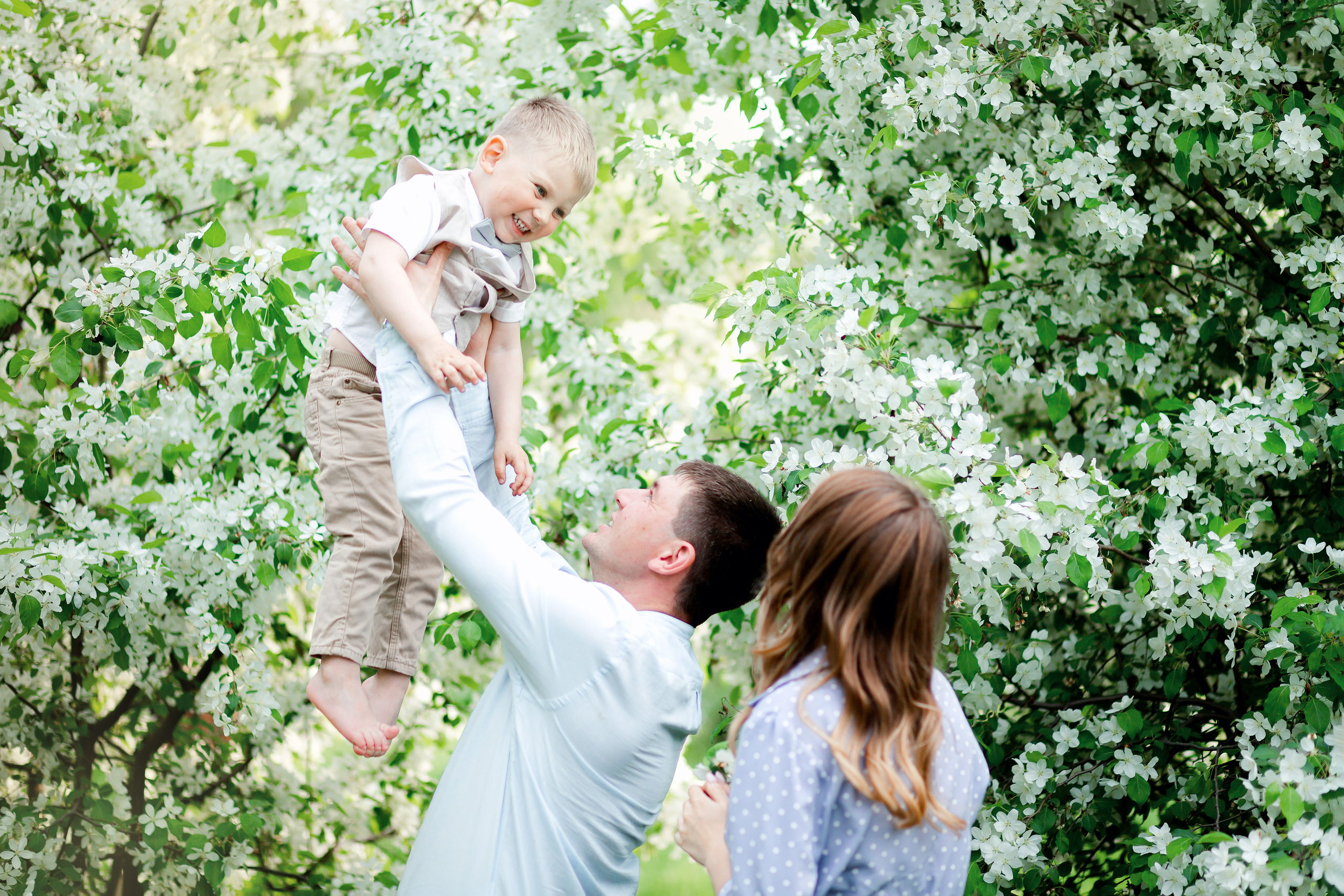 Весна, семья и яблони. Детский и семейный фотограф в Челябинске Пайвина Алена