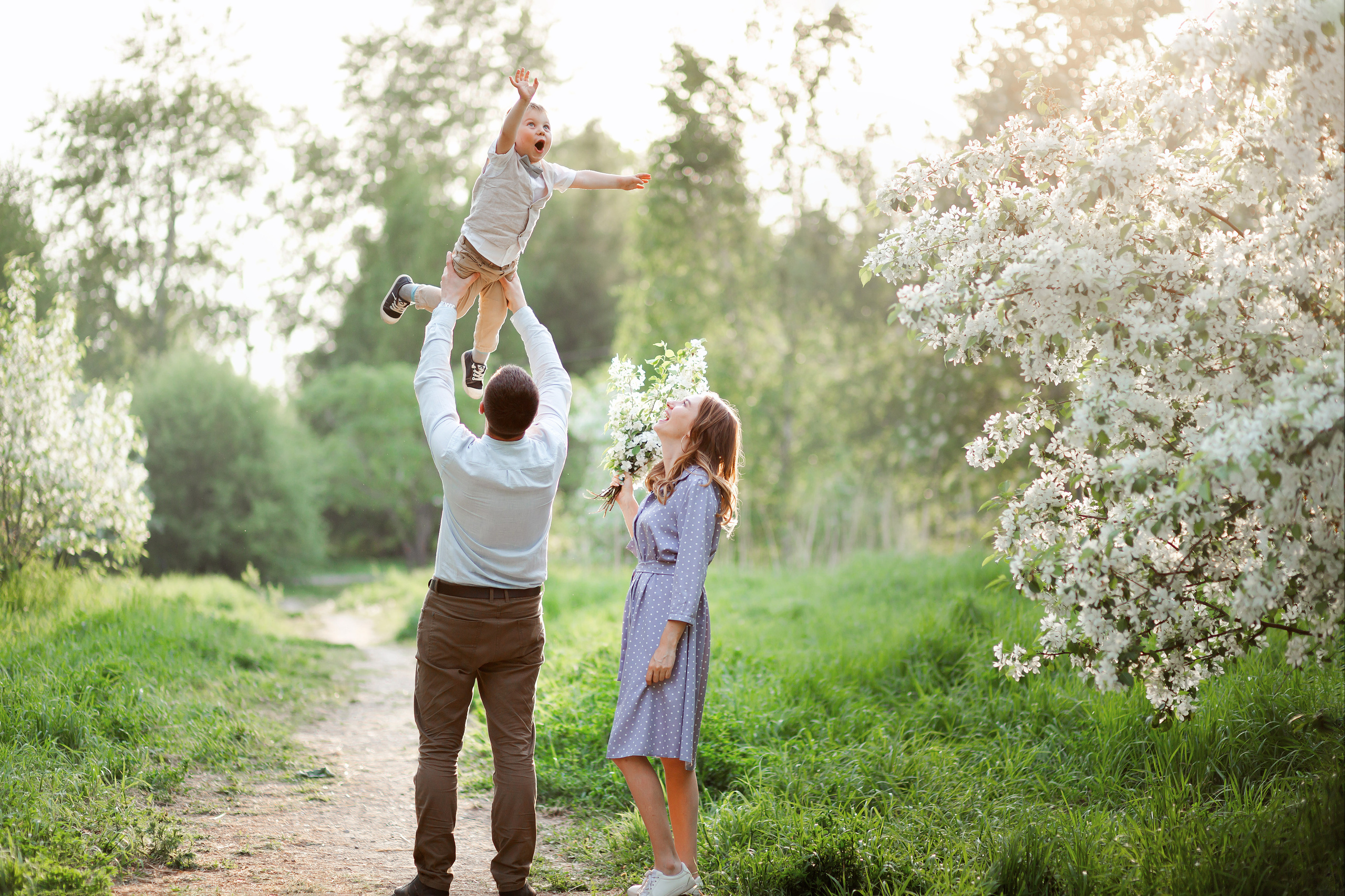 Весна, семья и яблони. Детский и семейный фотограф в Челябинске Пайвина Алена