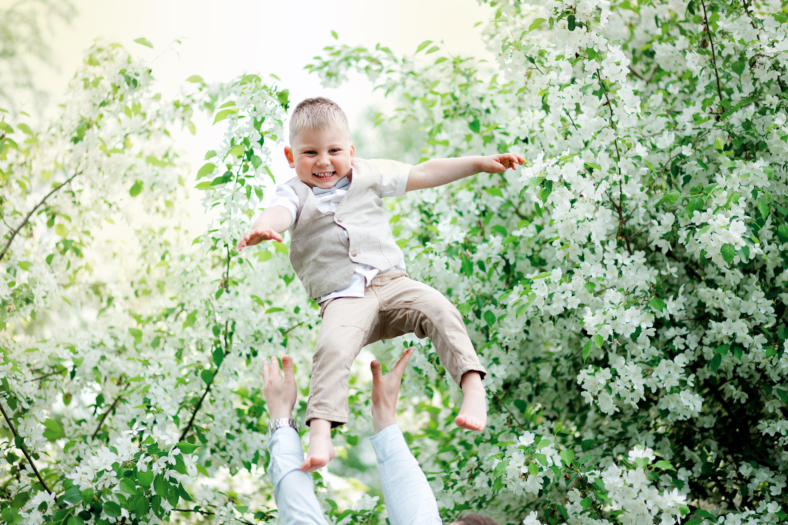 Весна, семья и яблони. Детский и семейный фотограф в Челябинске Пайвина Алена