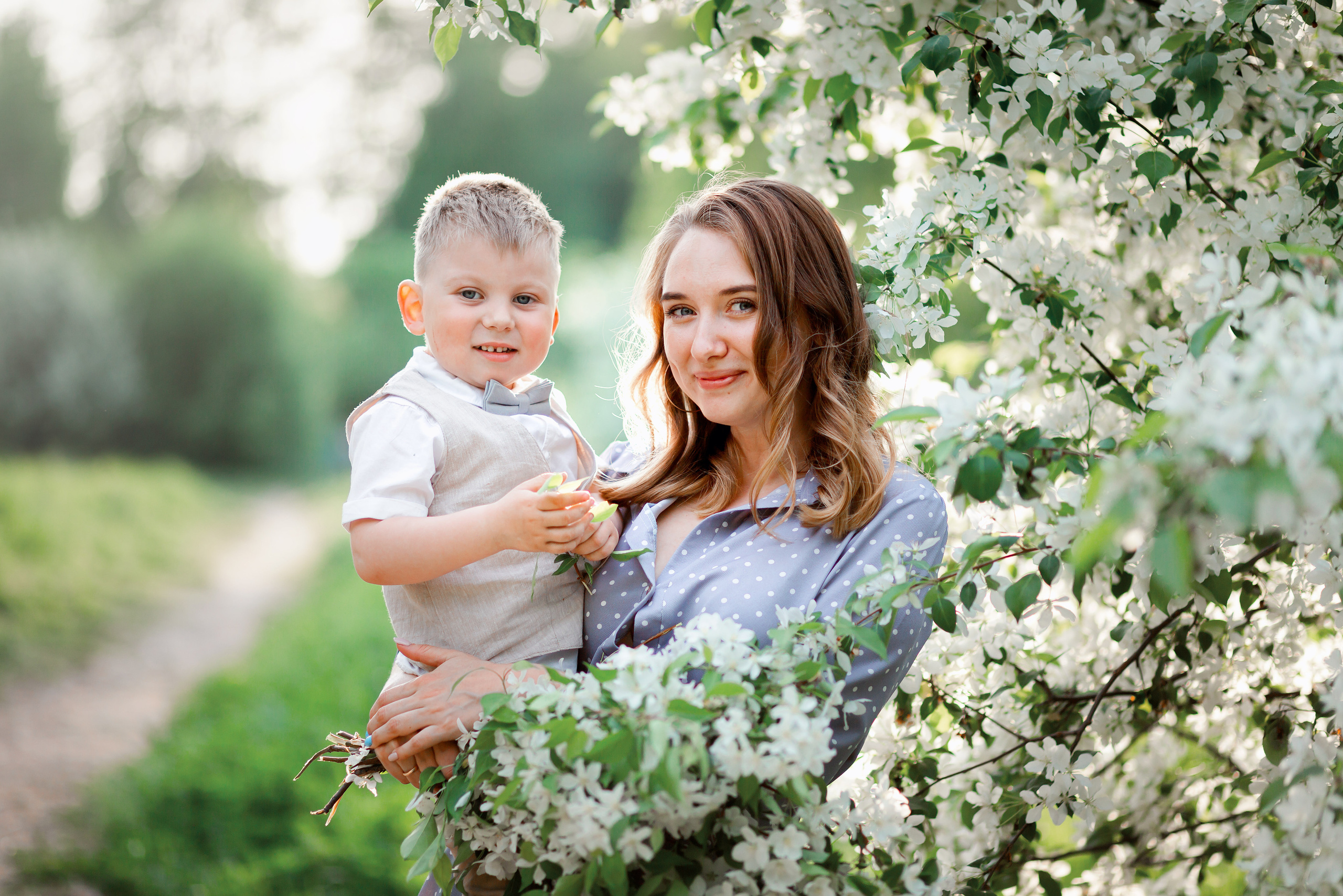 Весна, семья и яблони. Детский и семейный фотограф в Челябинске Пайвина Алена