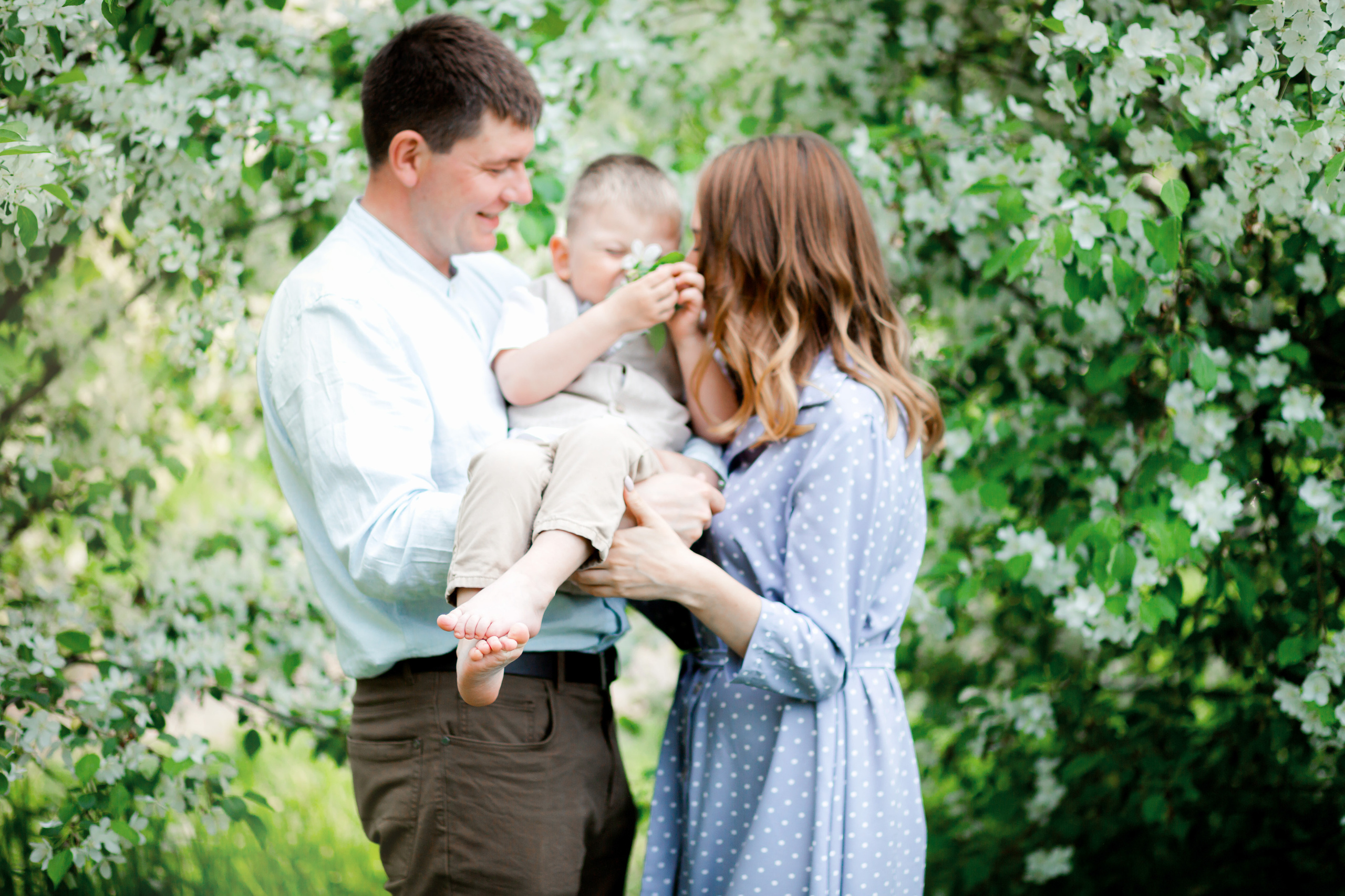Весна, семья и яблони. Детский и семейный фотограф в Челябинске Пайвина Алена