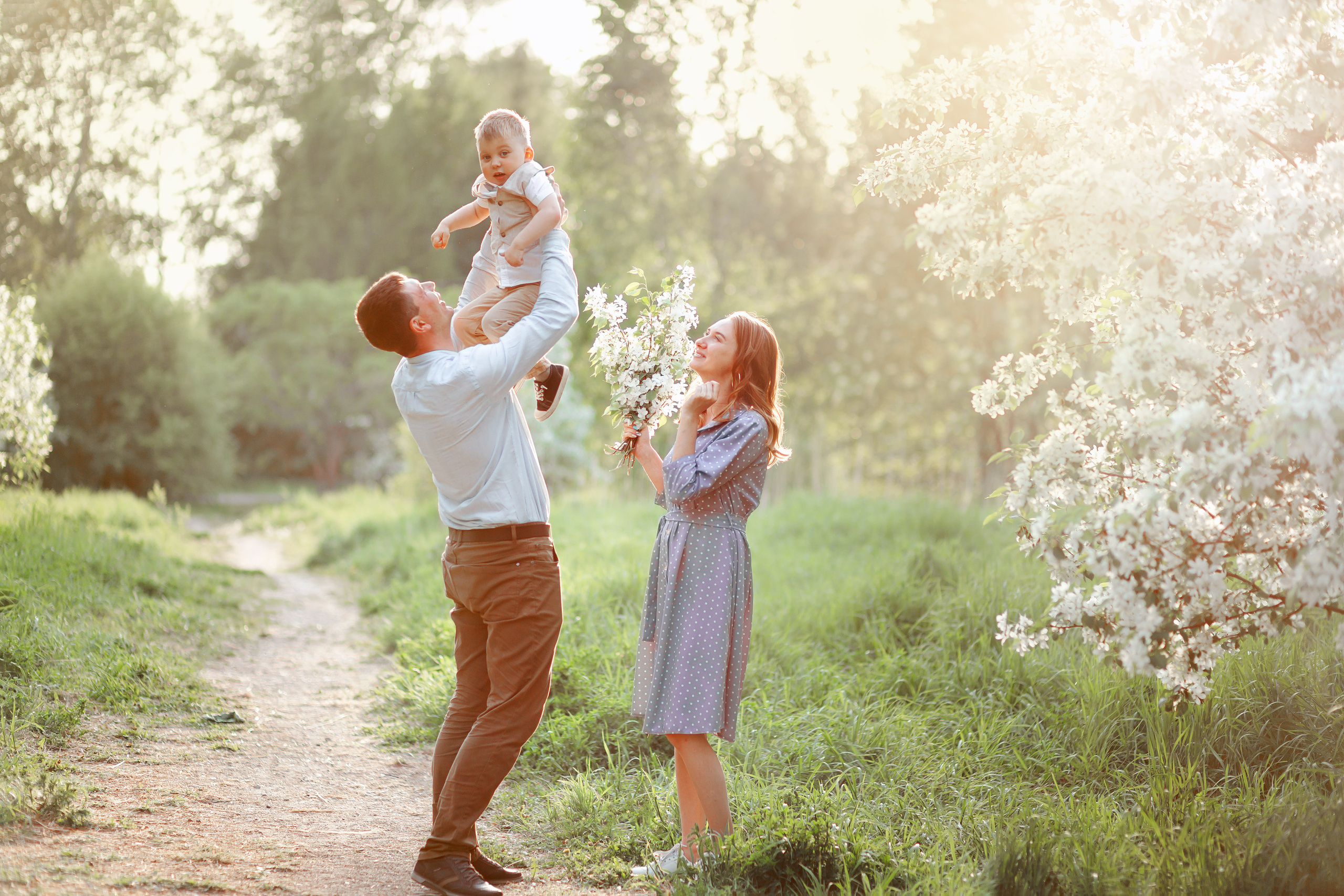 Весна, семья и яблони. Детский и семейный фотограф в Челябинске Пайвина Алена