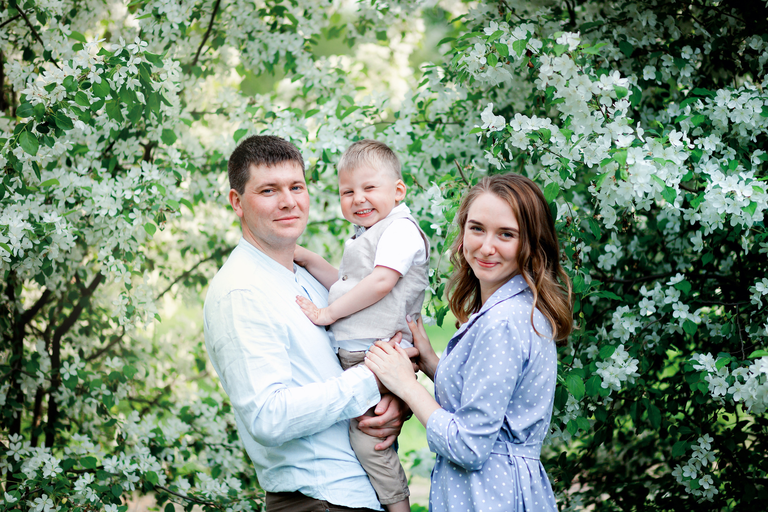 Весна, семья и яблони. Детский и семейный фотограф в Челябинске Пайвина Алена