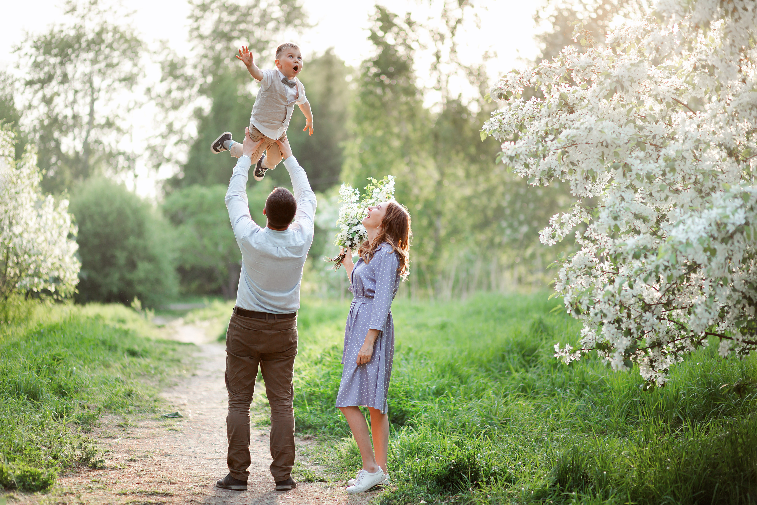 Весна, семья и яблони. Детский и семейный фотограф в Челябинске Пайвина Алена